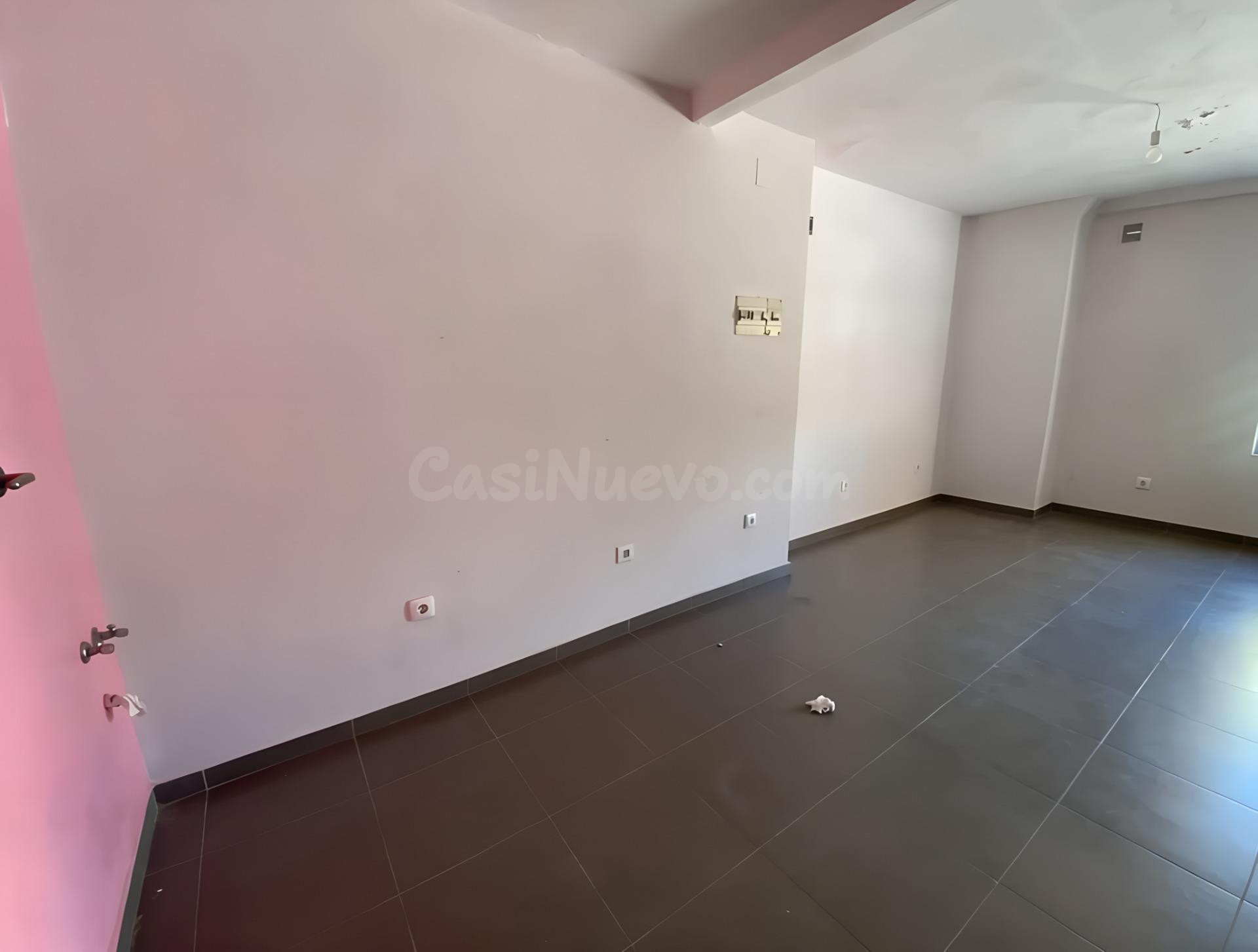 ¡Ideal negocio! Local de 33 m2 en venta, reformado - Zona Me - foto 2