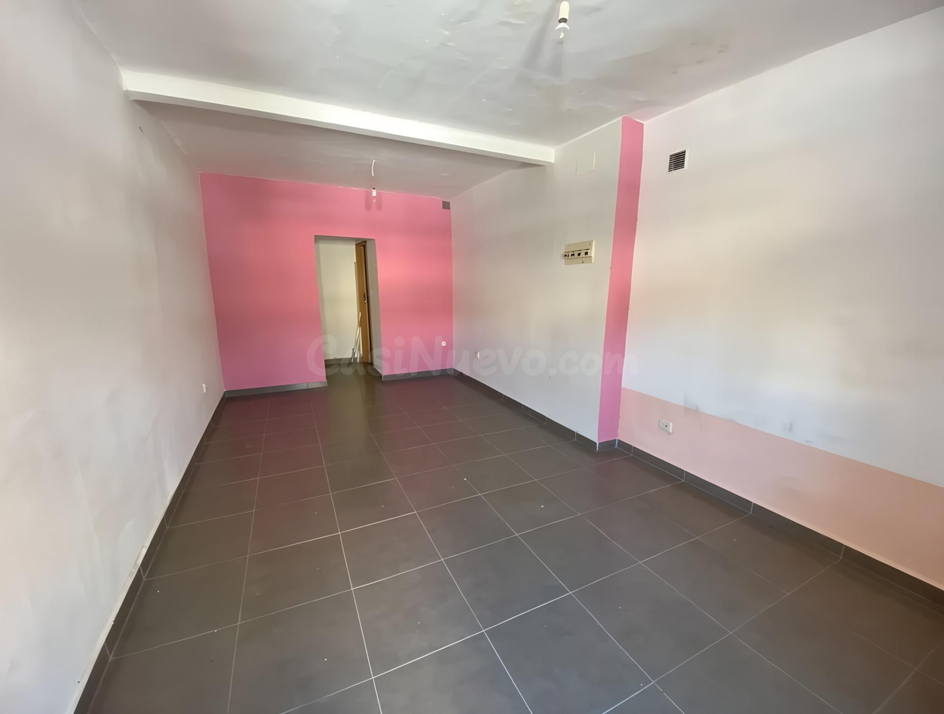 ¡Ideal negocio! Local de 33 m2 en venta, reformado - Zona Me - foto 3