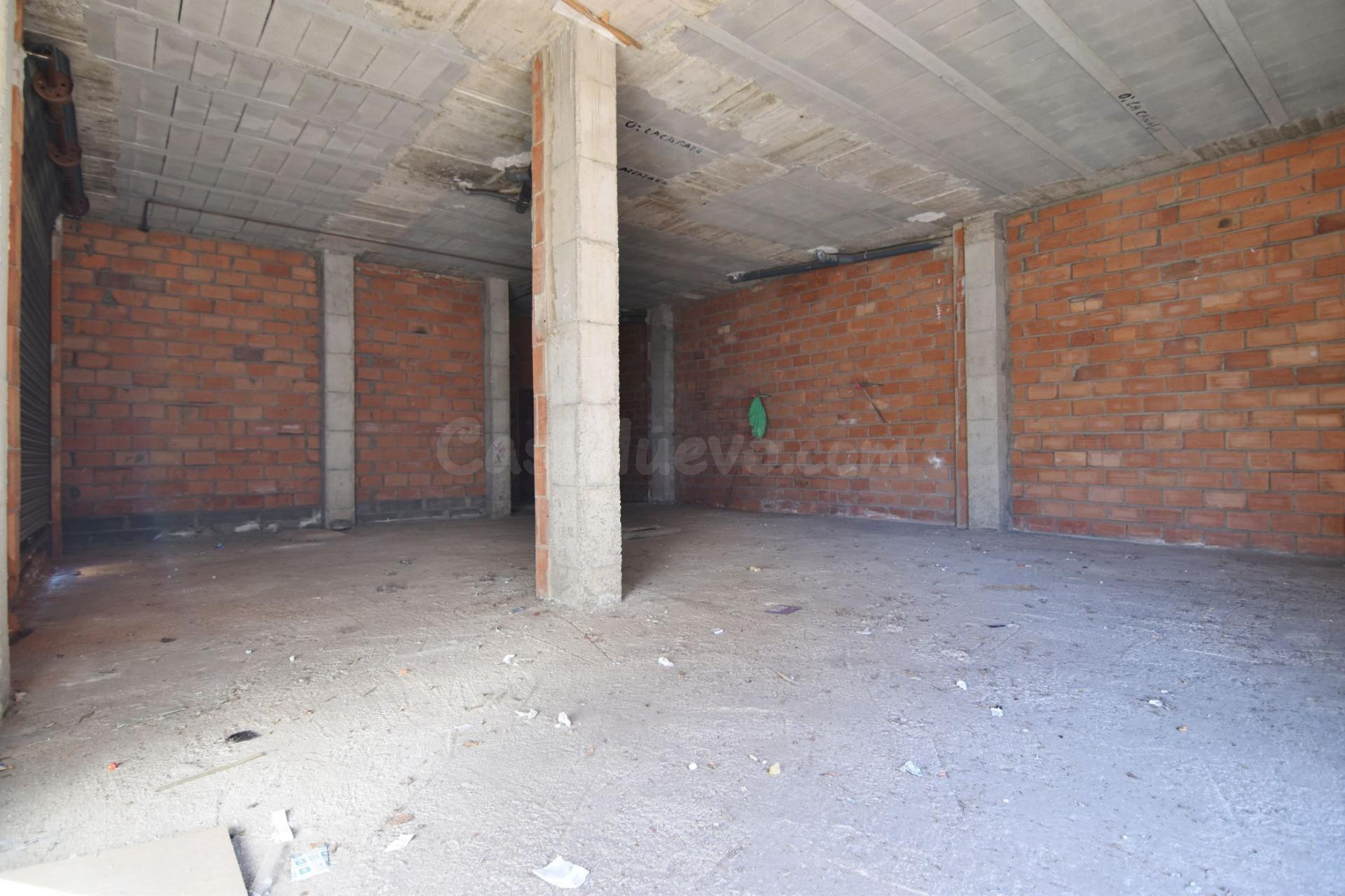 Se alquila local comercial en esquina en El Alquian - foto 4