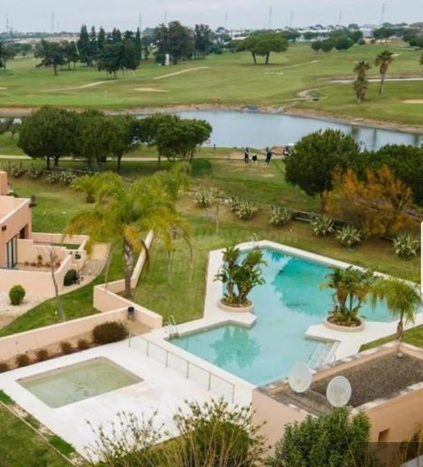¡EN ALQUILER tu refugio de lujo y tranquilidad en Villanueva Golf, Puerto Real!