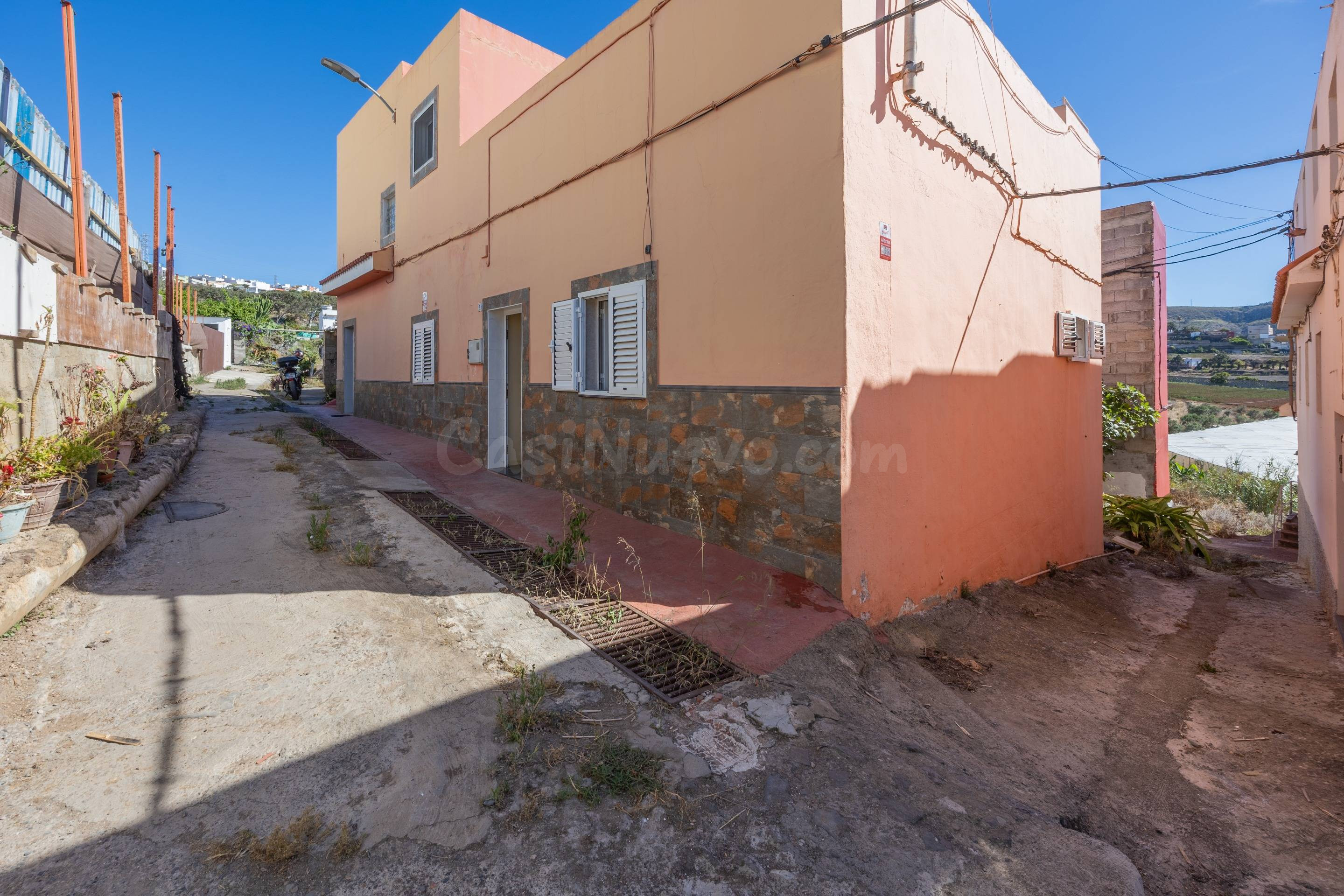 CASA TERRERA CON DOBLE  ENTRADA MAS TERRENO