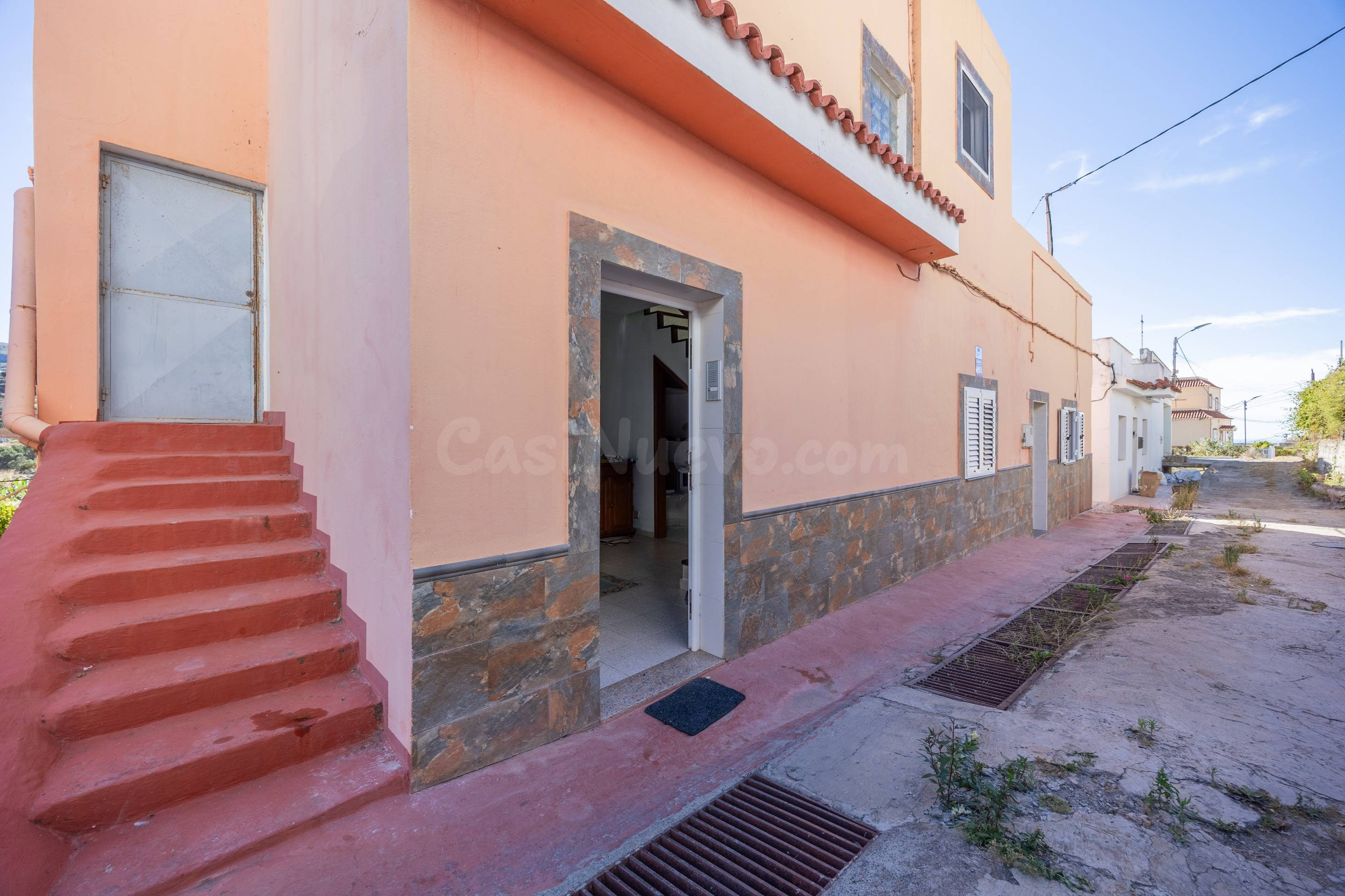 CASA TERRERA CON DOBLE ENTRADA MAS TERRENO - foto 2