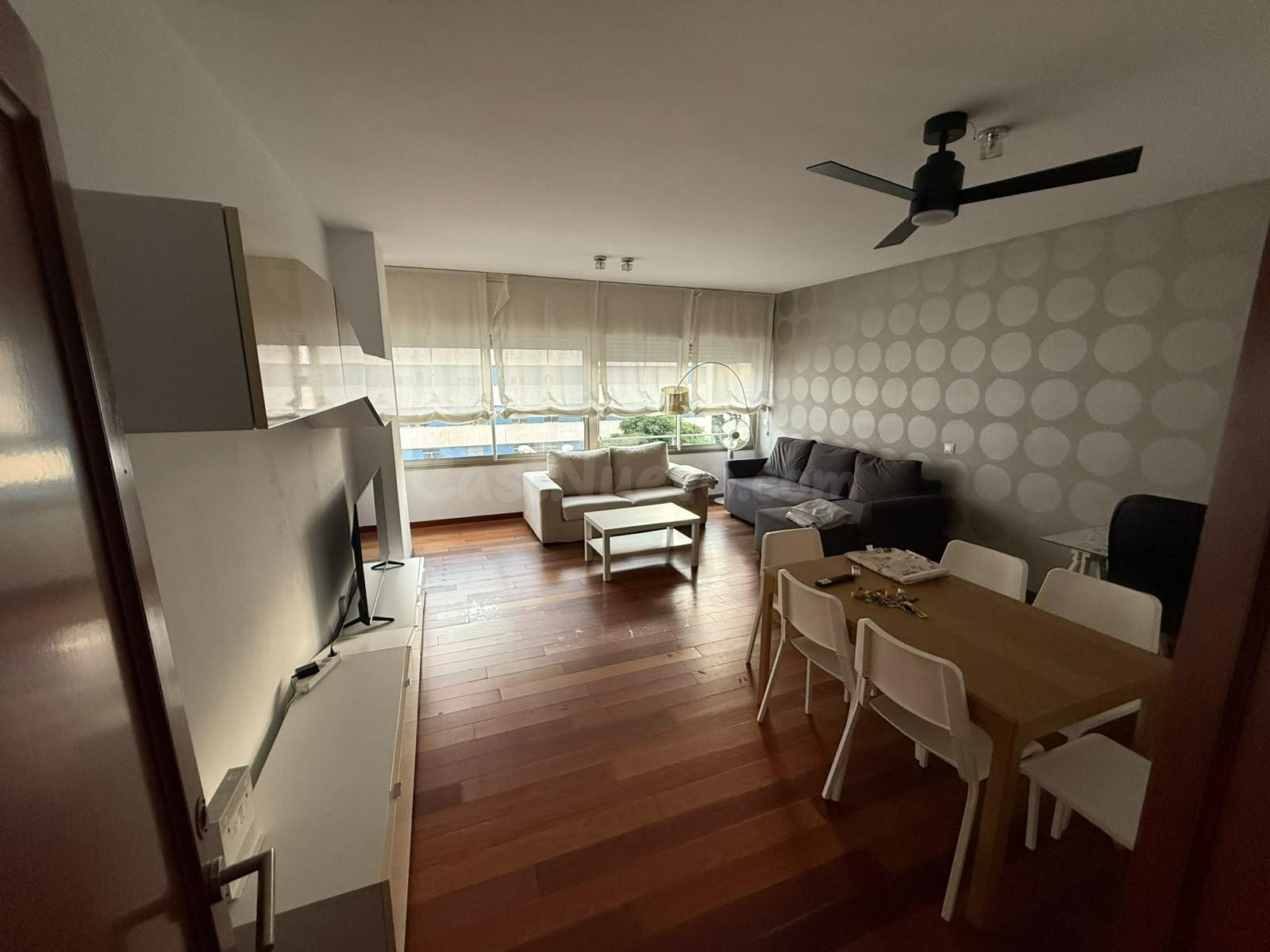 Exclusiva vivienda totalmente reformada a 100 metros de la Playa de la Victoria