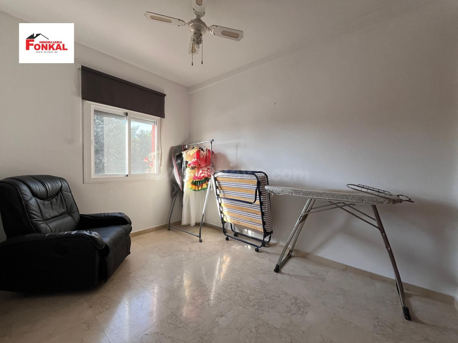 BONITO ADOSADO DE 4 DORMITORIOS EN ZONA GUADABAJAQUE - foto 4