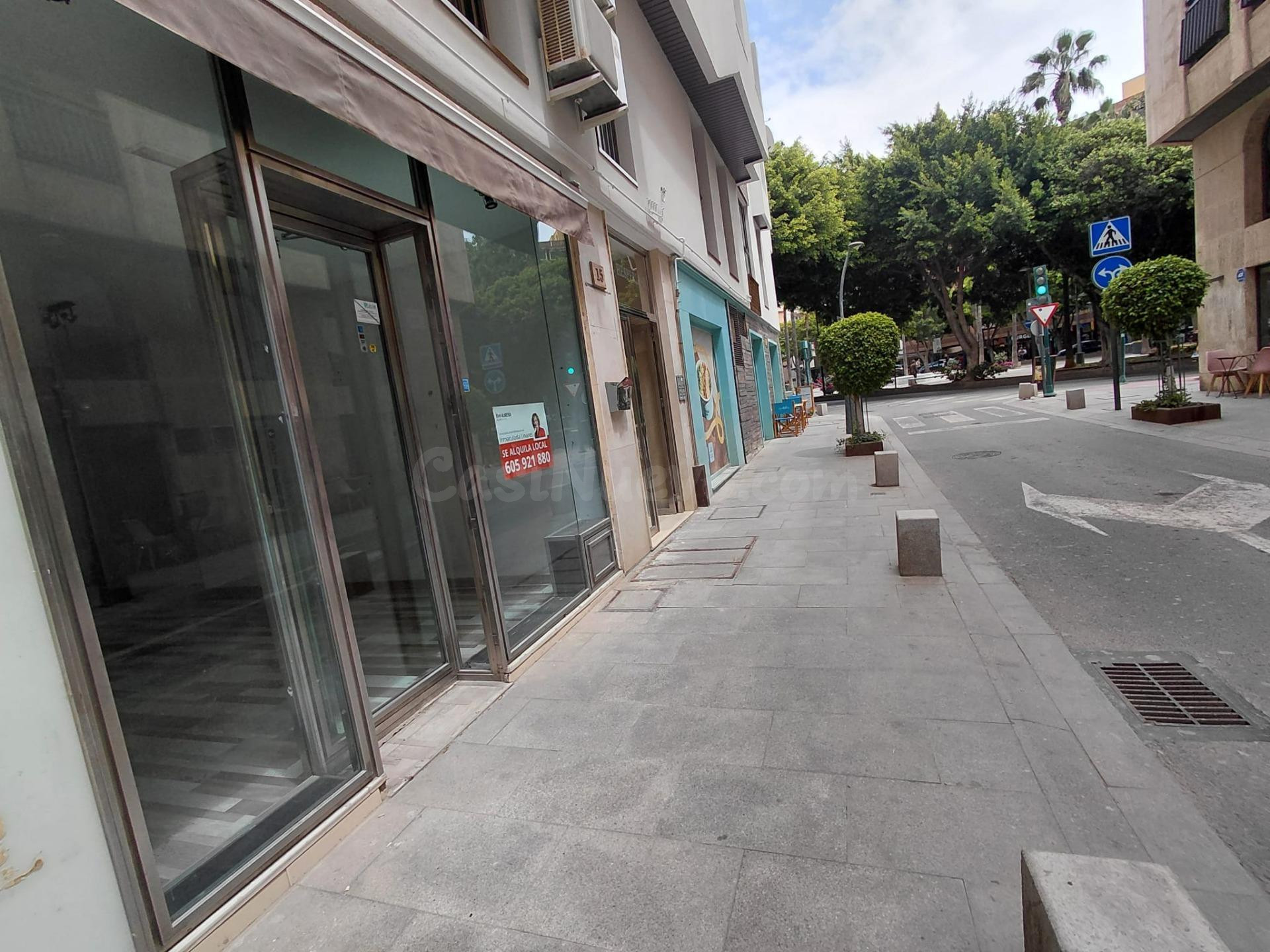 TU NEGOCIO, ALQUILER DE LOCAL COMERCIAL,  CON SOTANO, 2 BAÑO