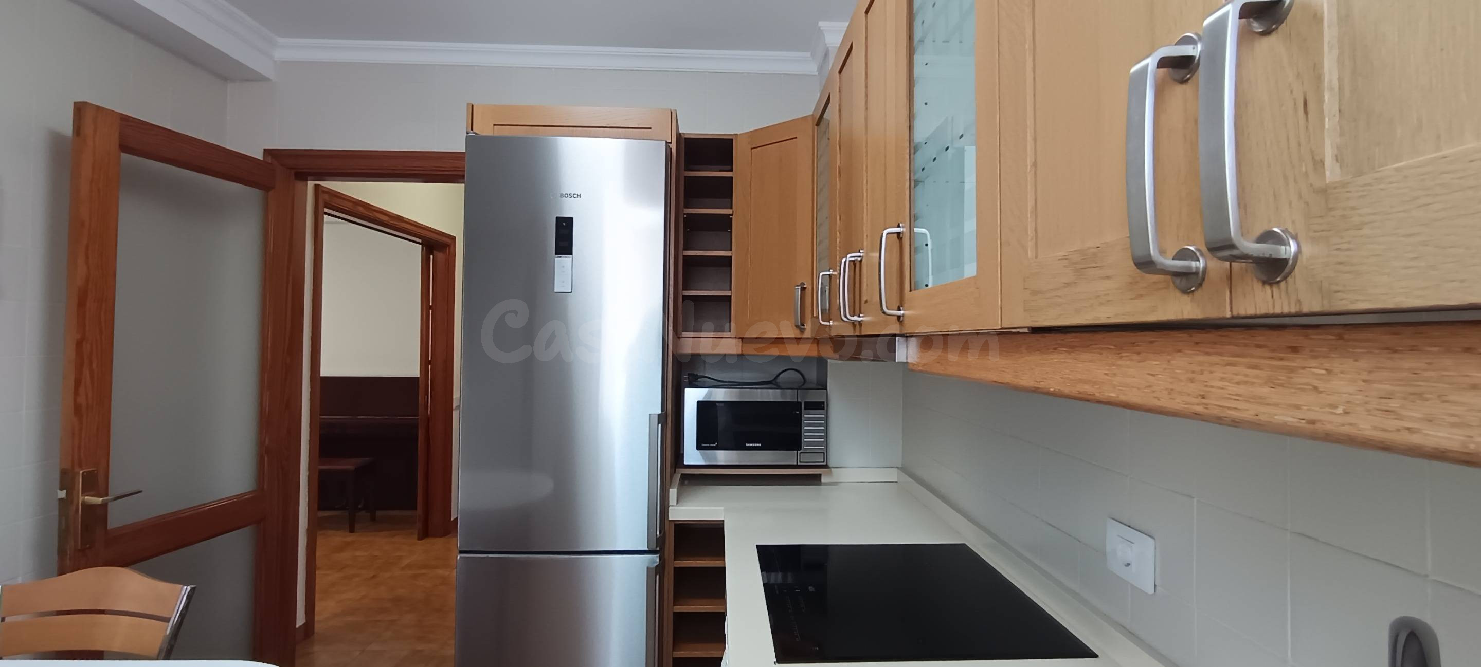 ¡Amplio piso en alquiler en el corazón de Alcaravaneras!