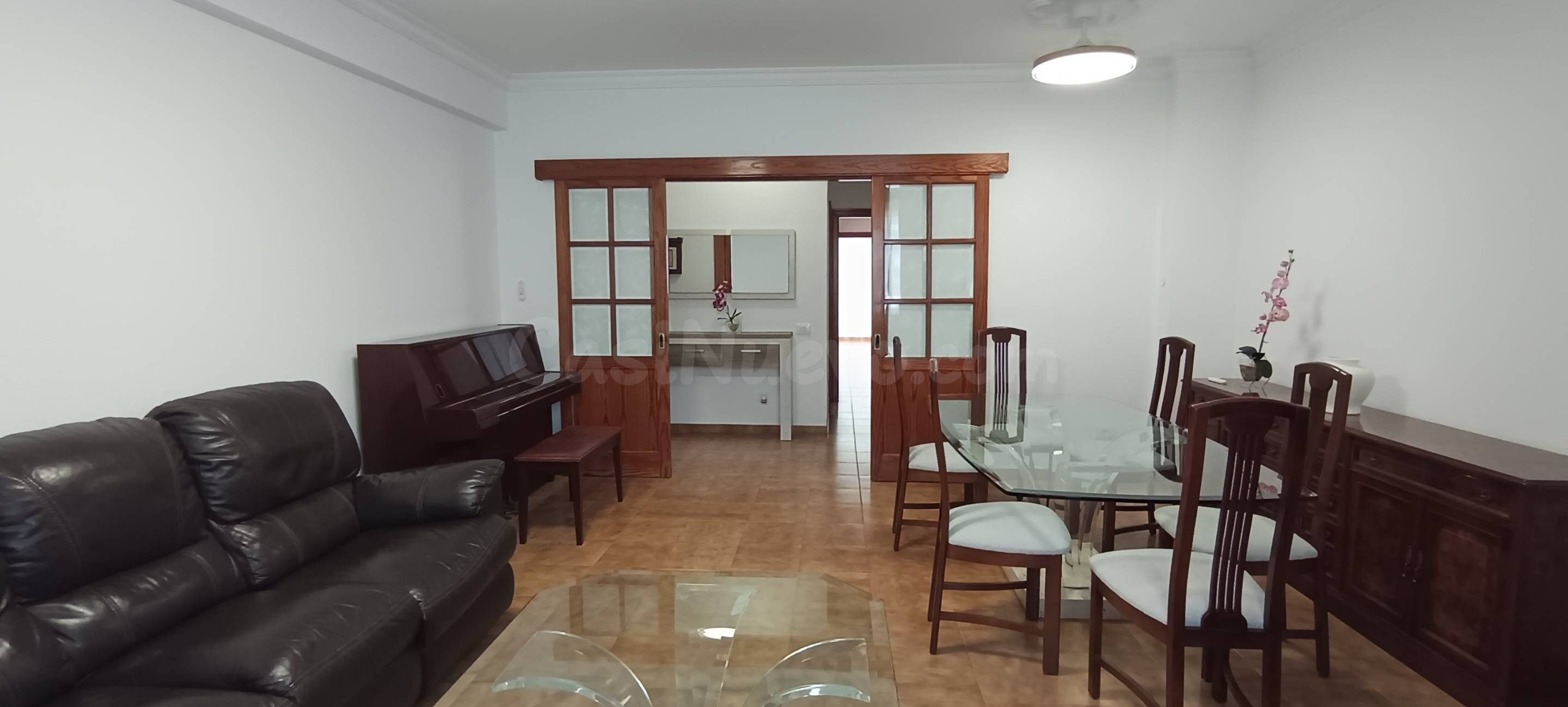 ¡Amplio piso en alquiler en el corazón de Alcaravaneras! - foto 2