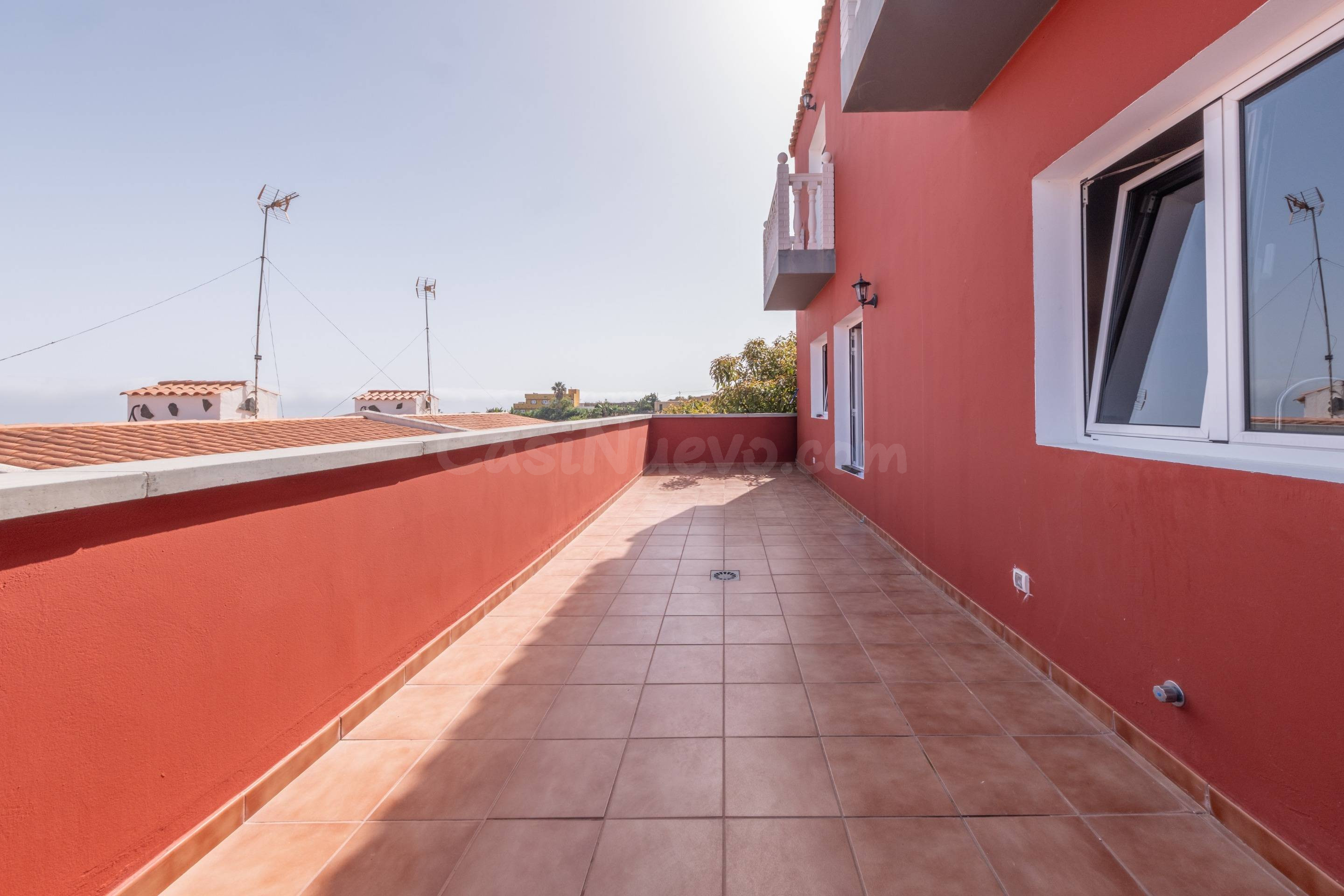 Exclusiva vivienda de nueva construcción en Moya - foto 3