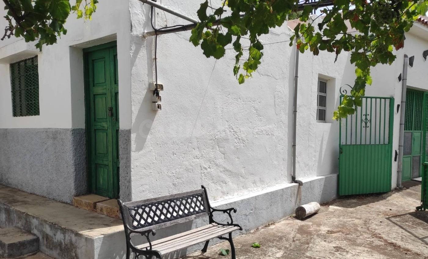 Casa con cuevas y terreno en Valerón-Gáldar - foto 4