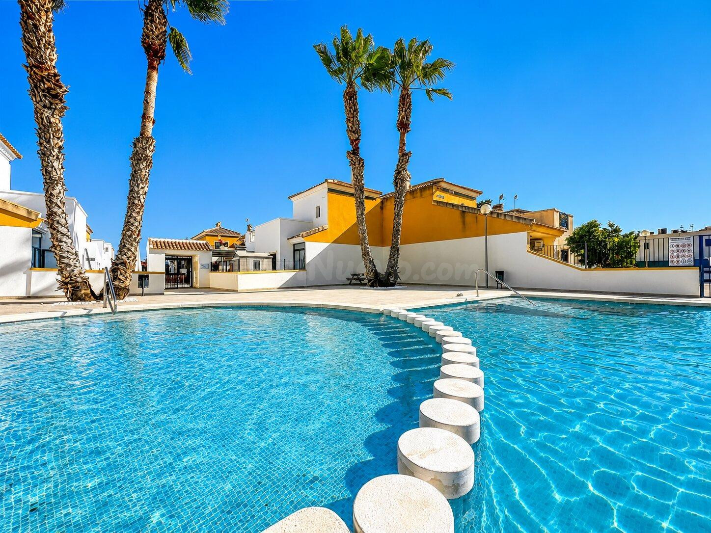 CHALET ADOSADO CON GRAN PISCINA COMUNITARIA EN ALMORADÍ, ALI