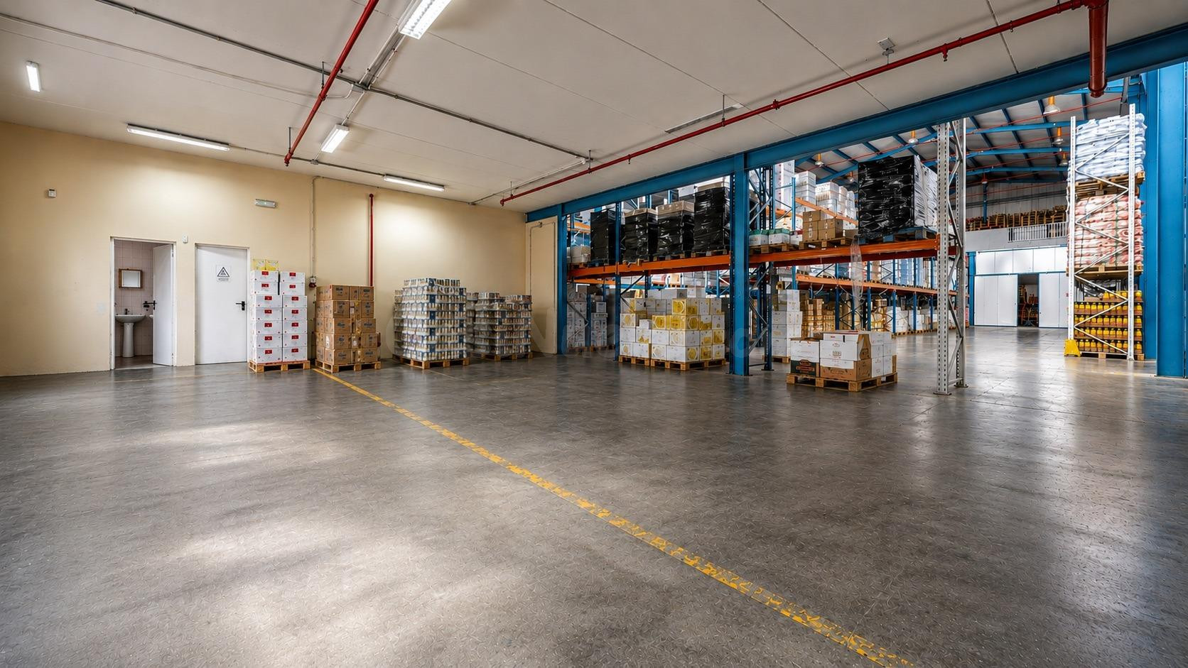 NAVE INDUSTRIAL DE GRAN ALTURA CON ÁREA LOGÍSTICA, CÁMARA Y  - foto 3