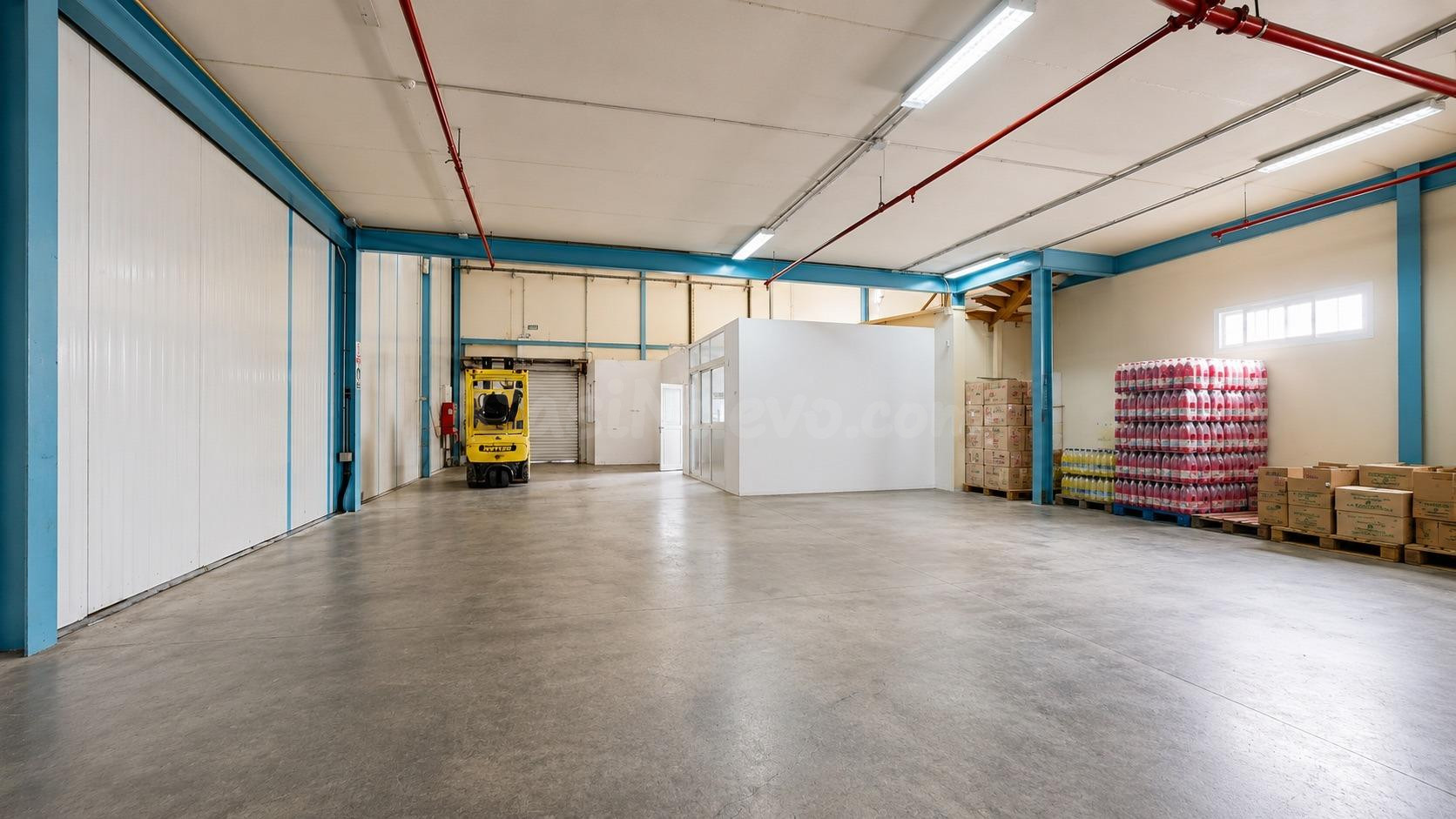 NAVE INDUSTRIAL DE GRAN ALTURA CON ÁREA LOGÍSTICA, CÁMARA Y  - foto 4