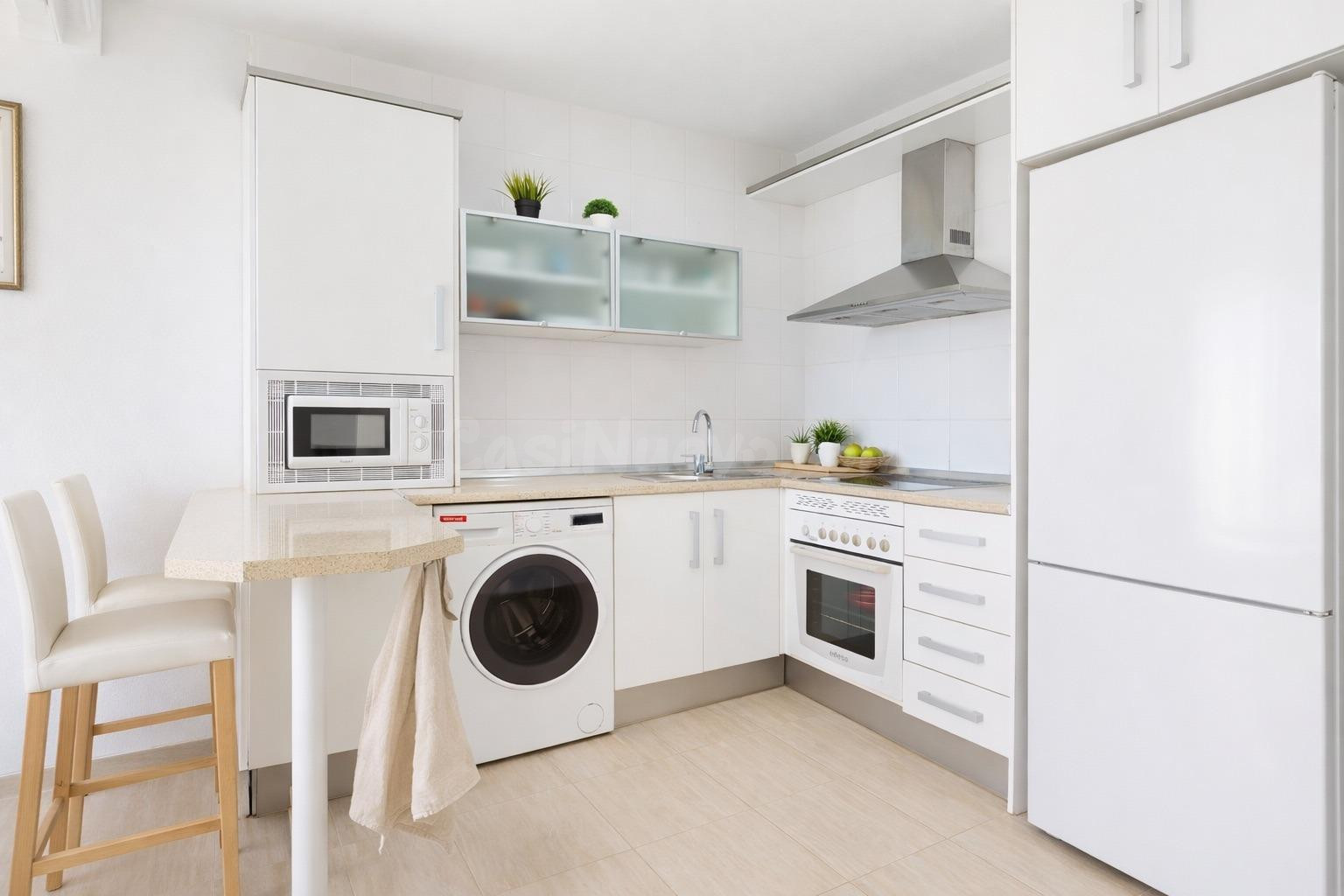 Apartamento con terraza y piscina en Roquetas de Mar |