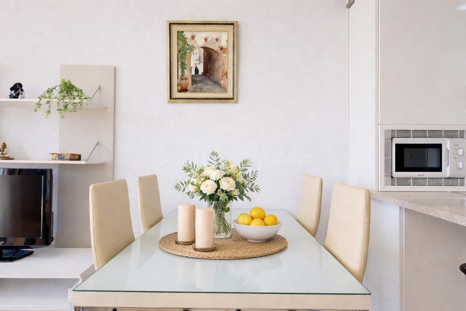 Apartamento con terraza y piscina en Roquetas de Mar | - foto 3