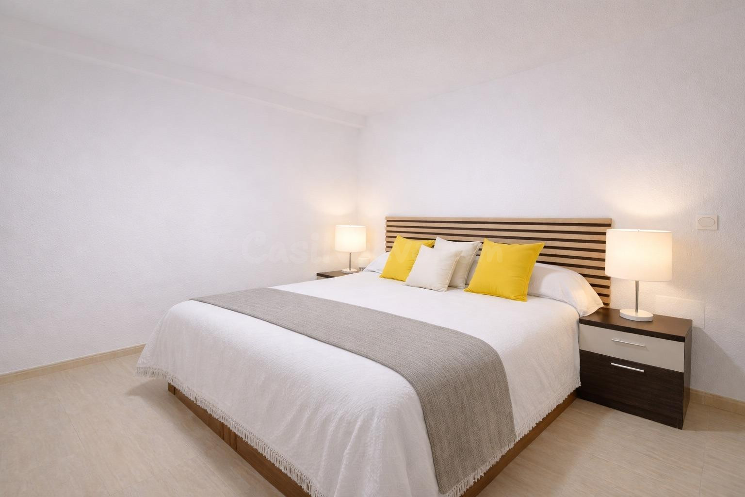 Apartamento con terraza y piscina en Roquetas de Mar | - foto 4