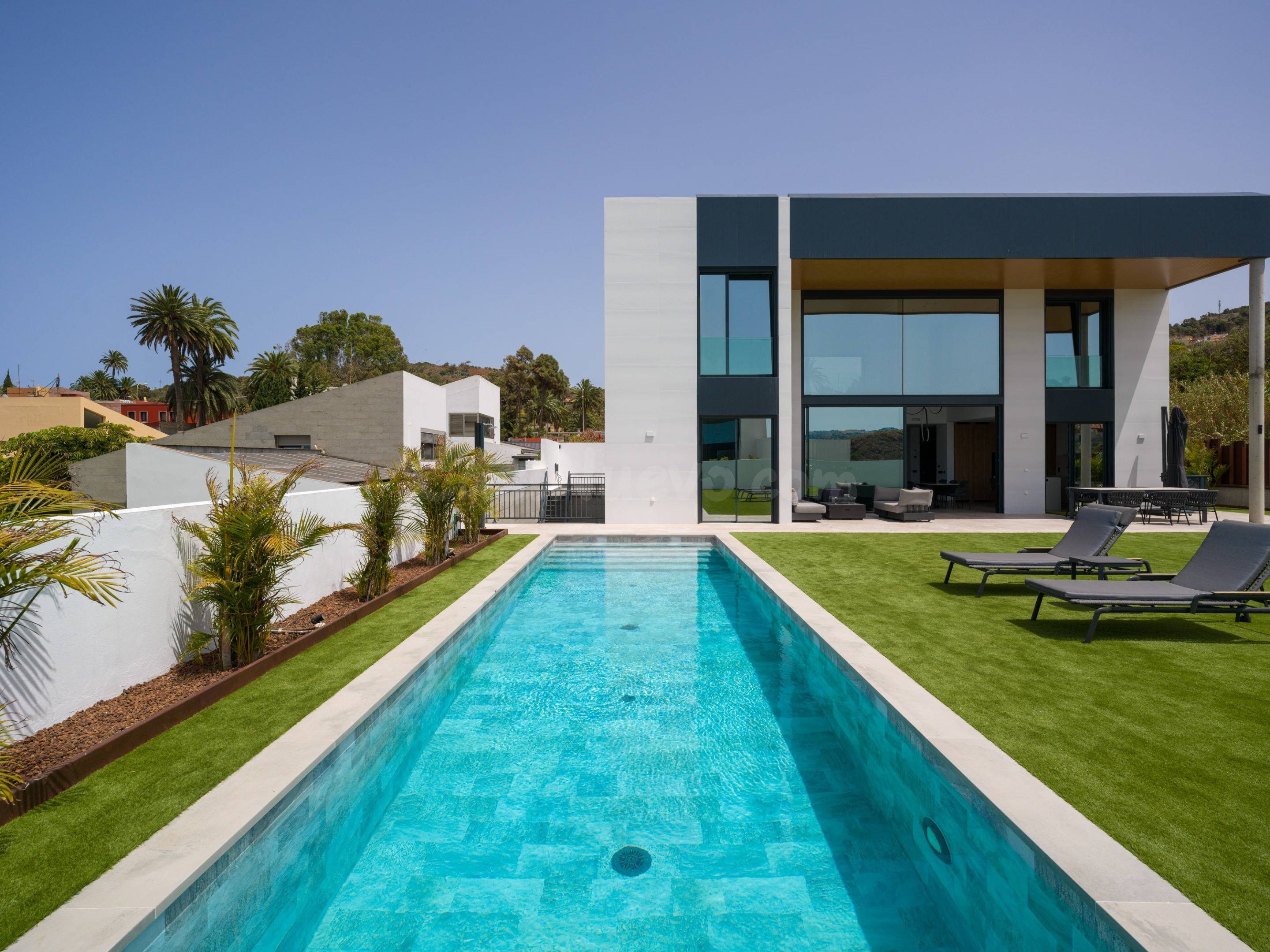 ESPECTACULAR VILLA A ESTRENAR CON PISCINA EN TAFIRA BAJA - foto 2
