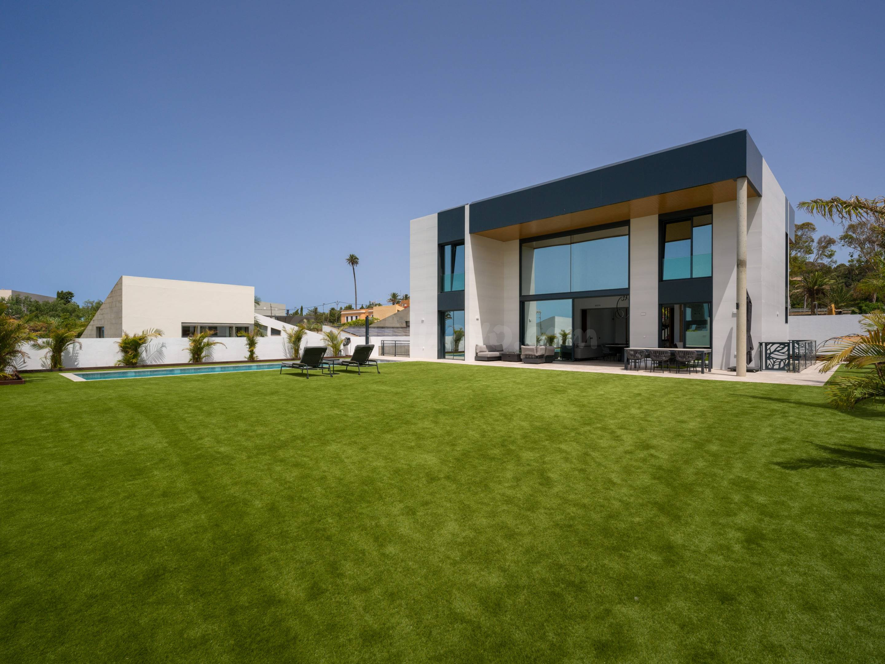 ESPECTACULAR VILLA A ESTRENAR CON PISCINA EN TAFIRA BAJA - foto 4
