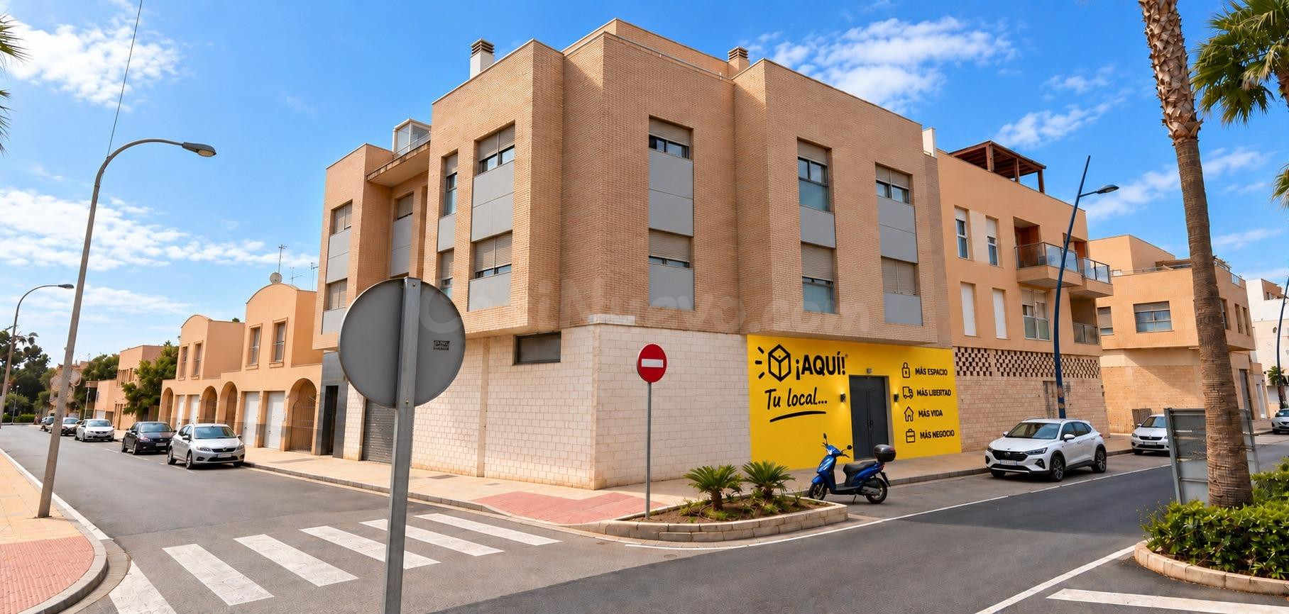 LOCAL COMERCIAL + GRAN ALMACÉN | 316,97 m2 | CARRETERA DE NÍ - foto 2