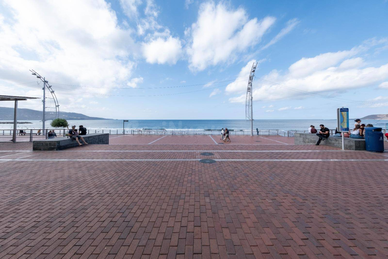 LOCAL COMERCIAL A 600 METROS DE LA PLAYA DE LAS CANTERAS
