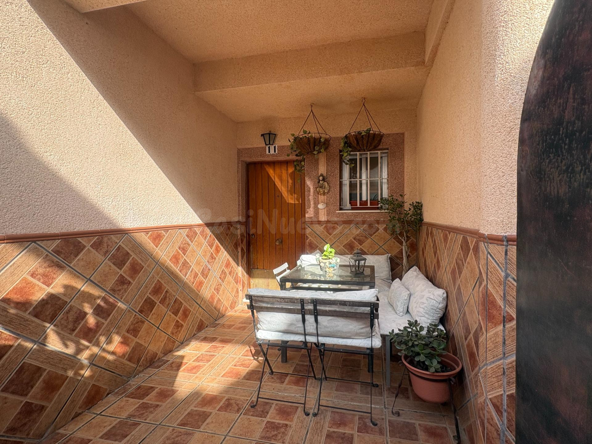 BONITA UNIFAMILIAR CON PATIOS Y TERRAZA EN ZONA EL PINAR - foto 4