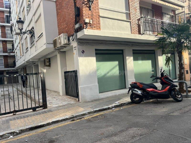 ** MAGINFICO LOCAL CALLE ACTOR LLORENS, ALBORS, IDEAL PARA D - foto 2