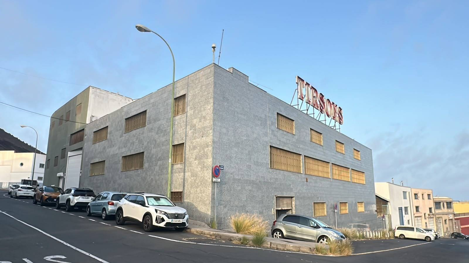 EDIFICIO COMERCIAL
