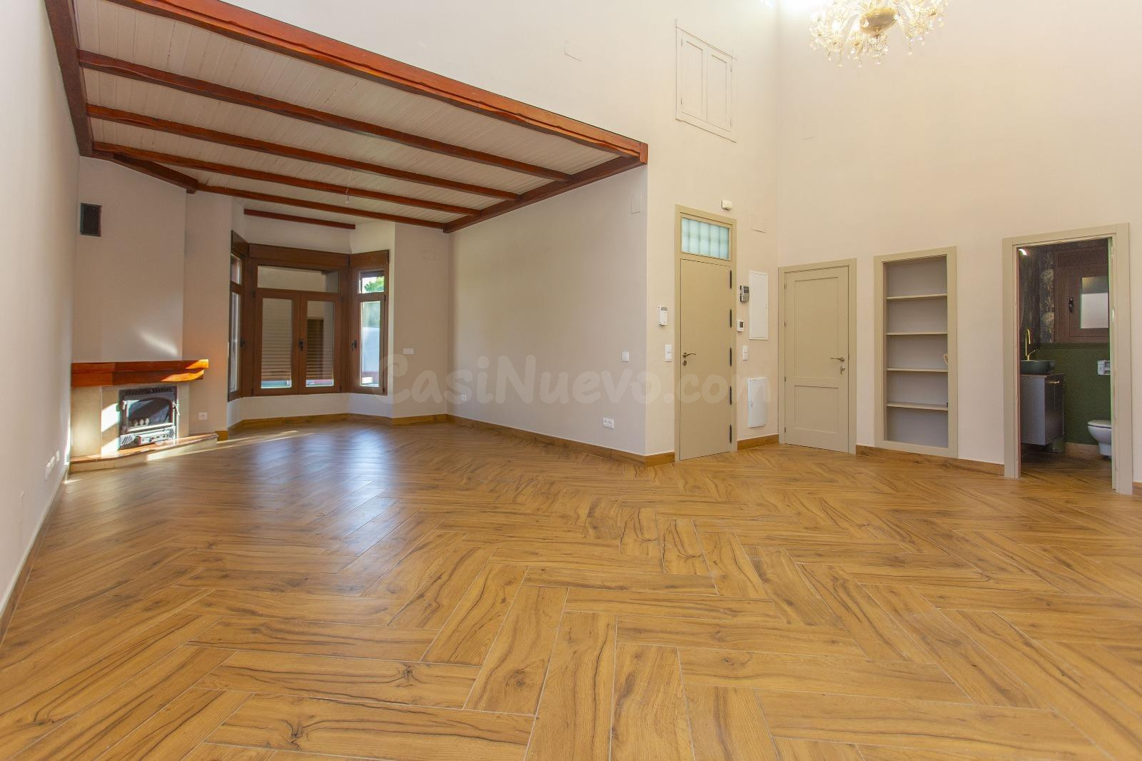 PRECIOSO CHALET CON PISCINA Y SÓTANO EN PARQUE AVENIDA - foto 2