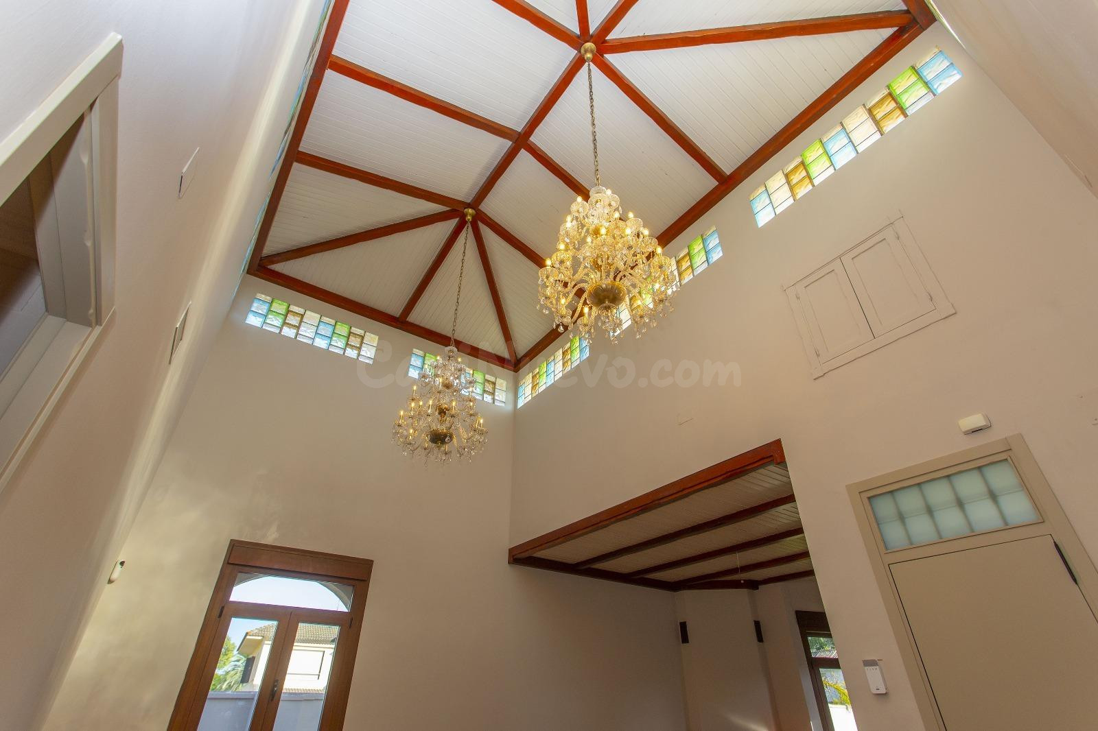 PRECIOSO CHALET CON PISCINA Y SÓTANO EN PARQUE AVENIDA - foto 3