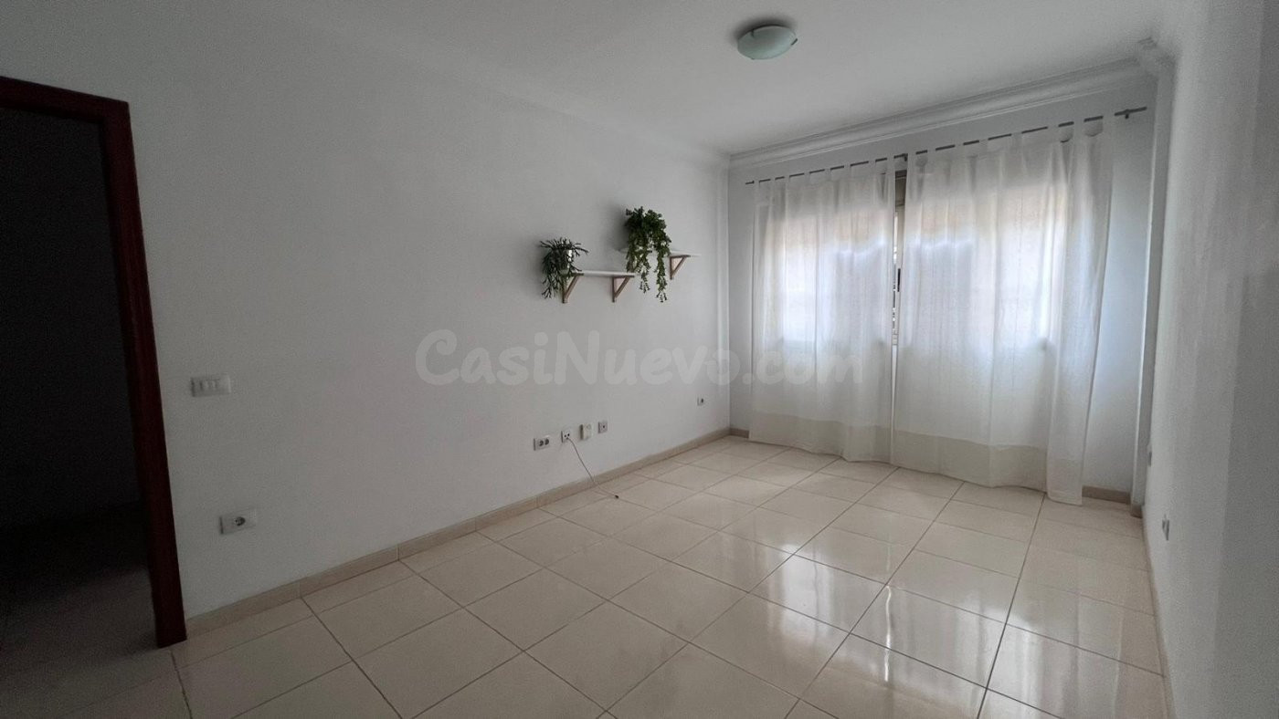 BONITO PISO EN LA ZONA DE LOS MAJUELOS. - foto 3