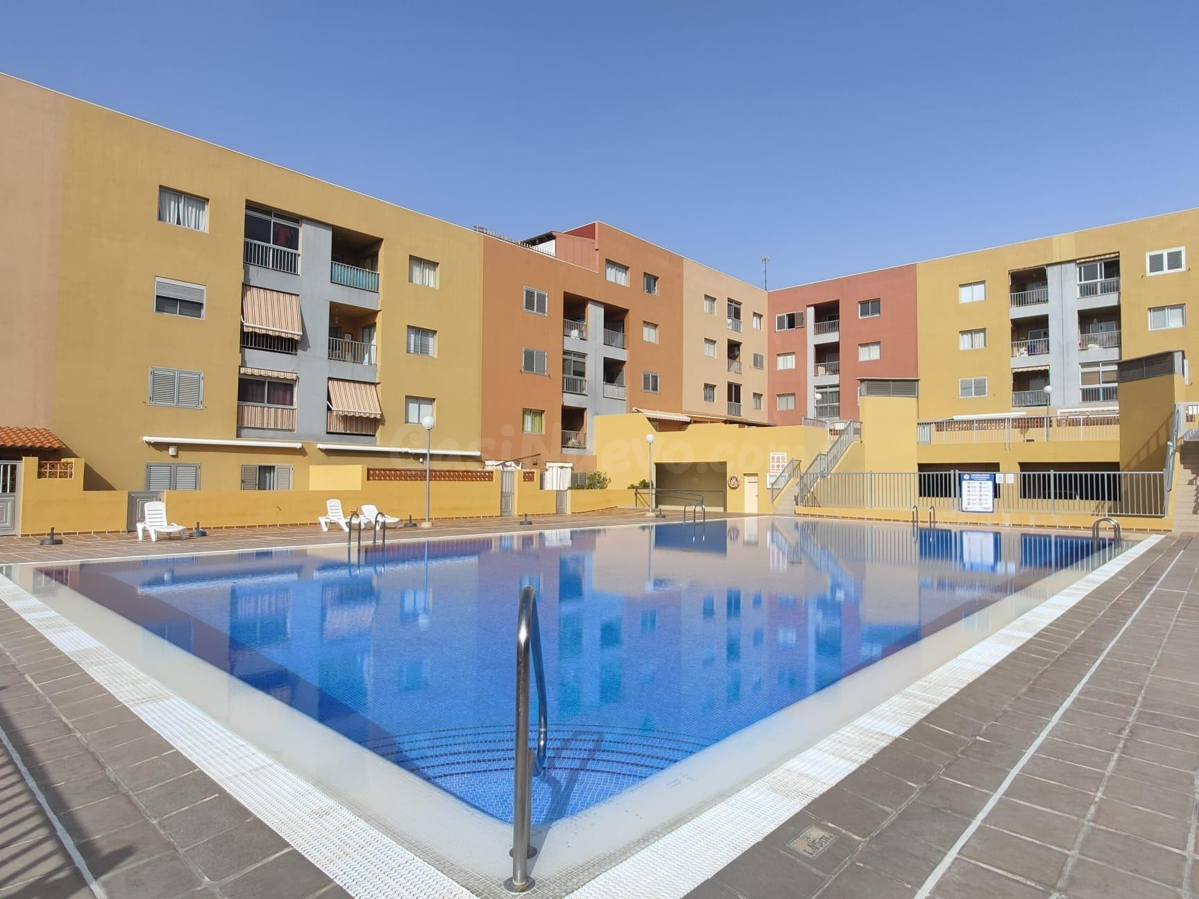 Con garaje, trastero, piscina y todas las comodidades a 1 mi
