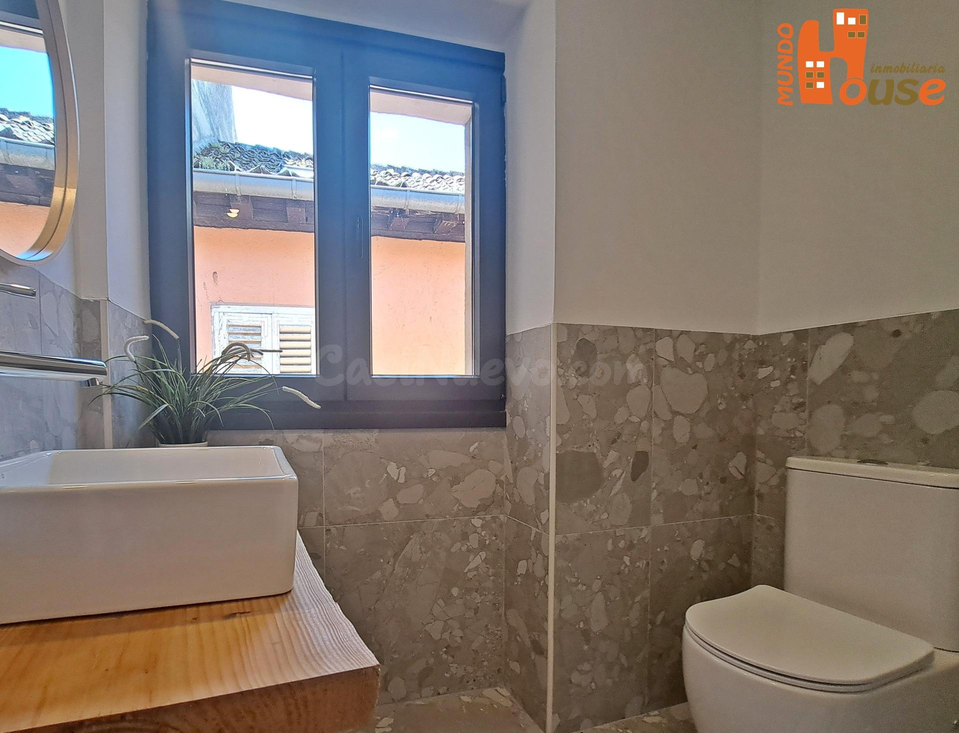 Piso totalmente reformado en el centro de San Ildefonso - foto 3