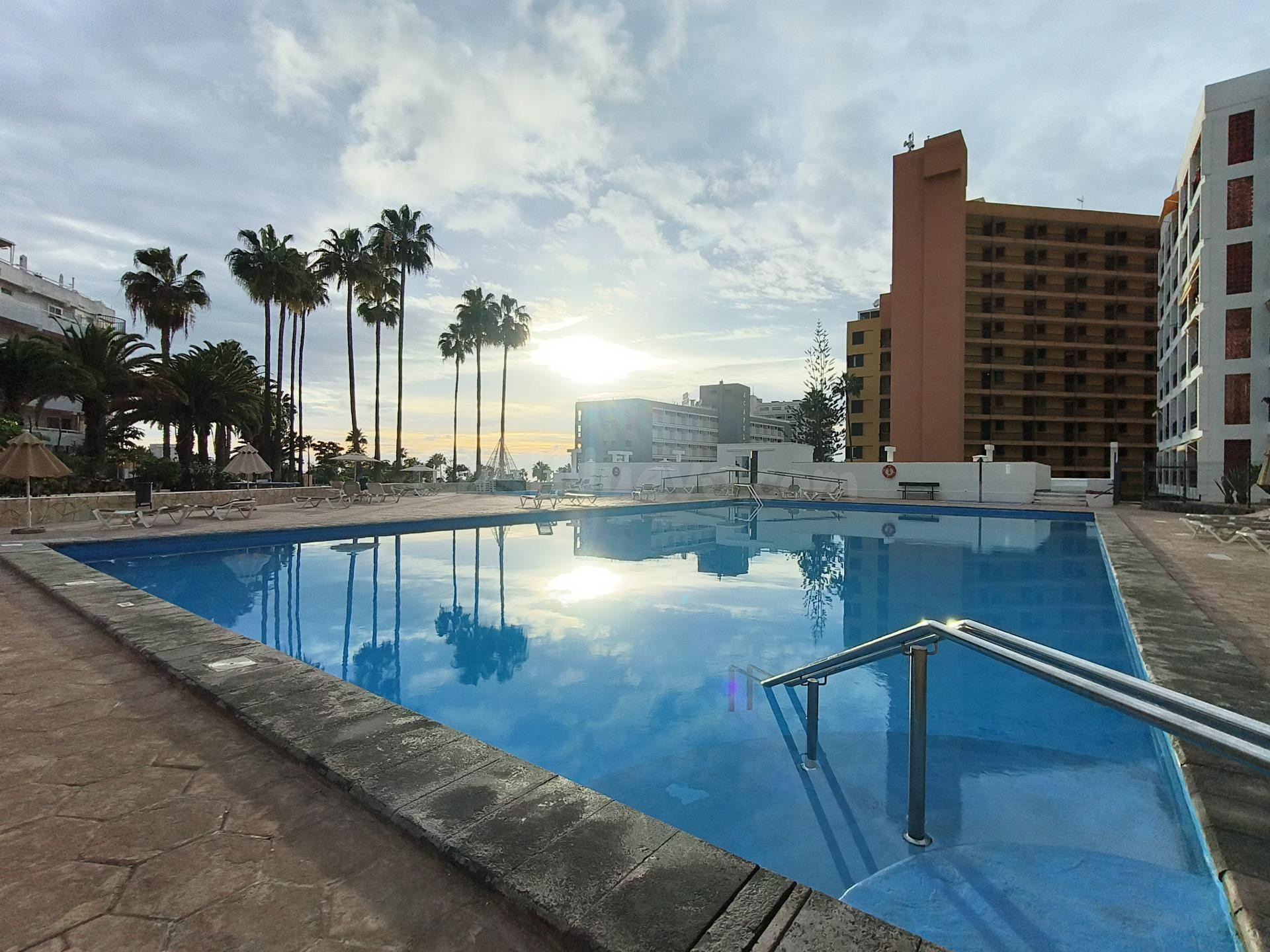 Oportunidad de inversión con terraza y piscina comunitaria e - foto 3