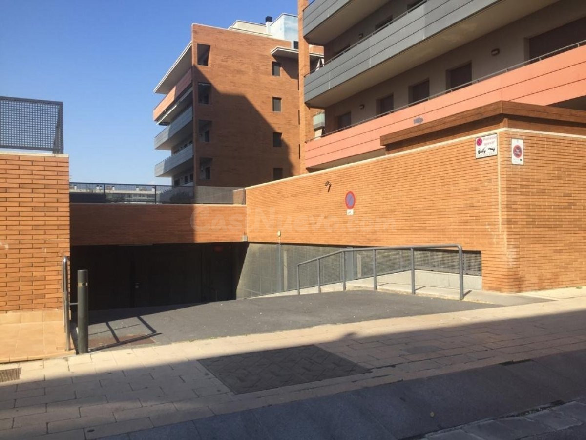 Plaza de Parqunig de 12 m2 en c/ Cervantes - foto 2