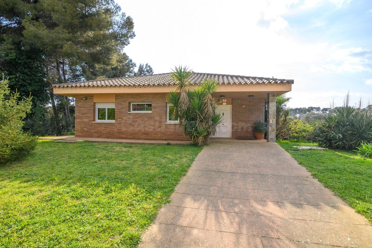 Casa en una sola planta con gran parcela en Castellarnau, Sa