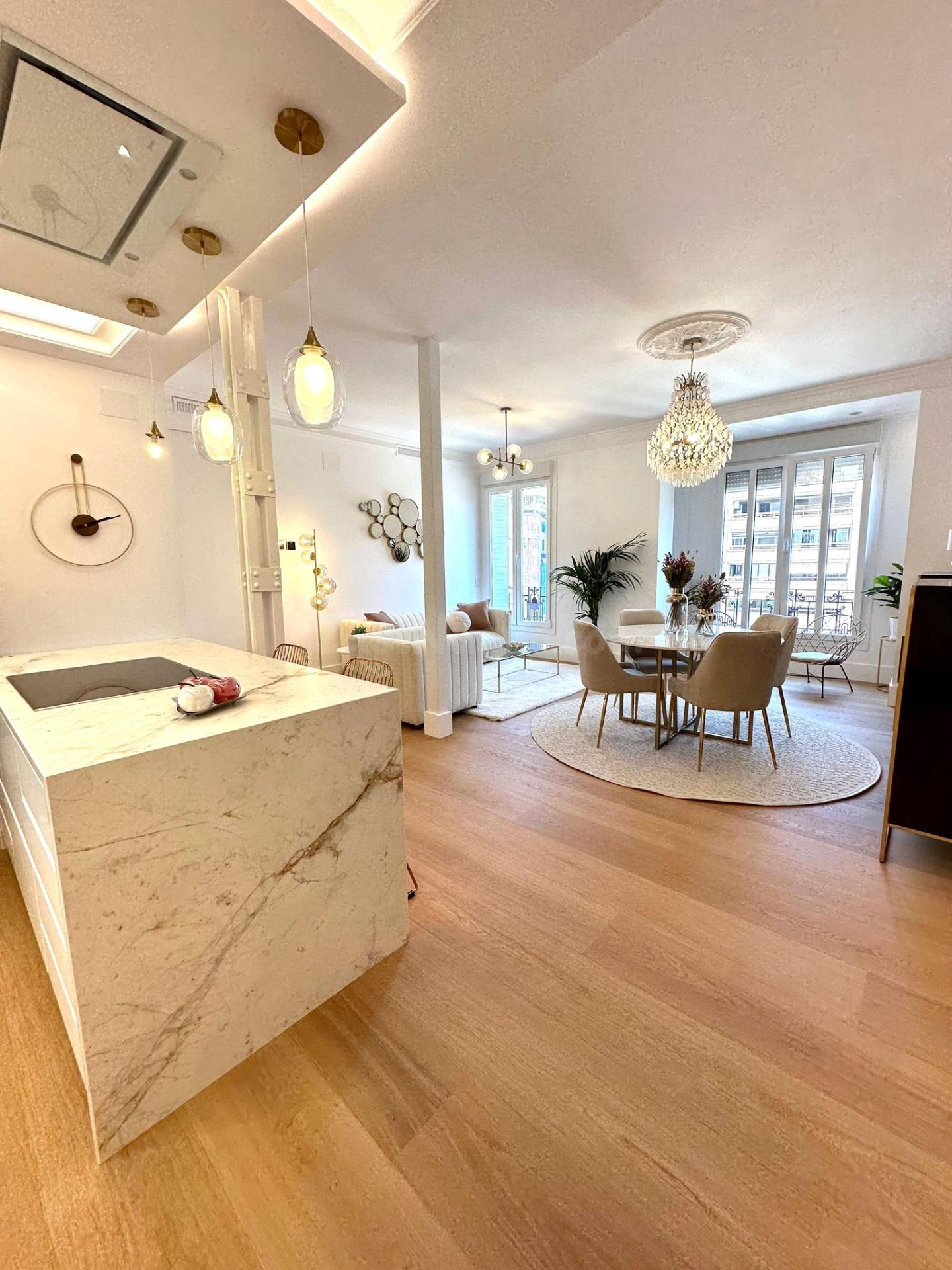 PISO DE DISEÑO NUEVO A  ESTRENAR AMUEBLADO Y EQUIPADO CHAMBE - foto 5