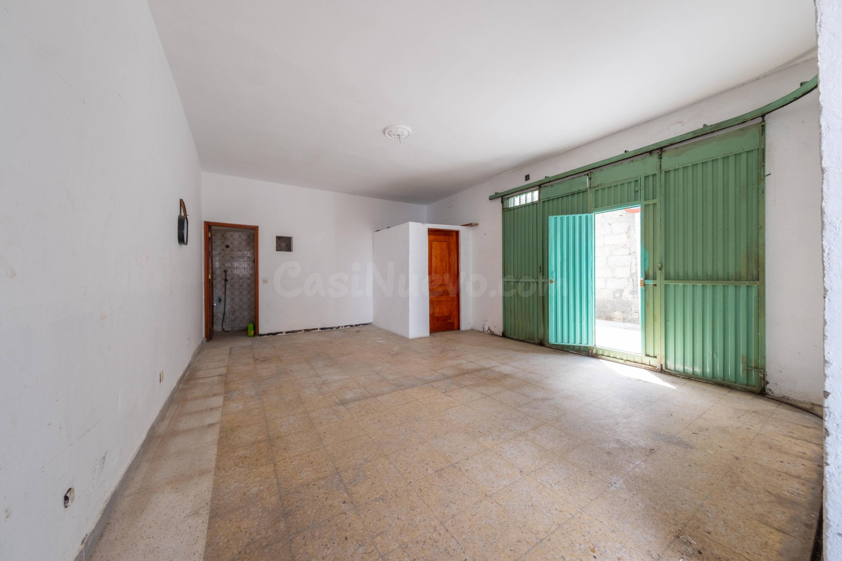 Casa terrera en esquina con amplio garaje y azotea con vista - foto 3