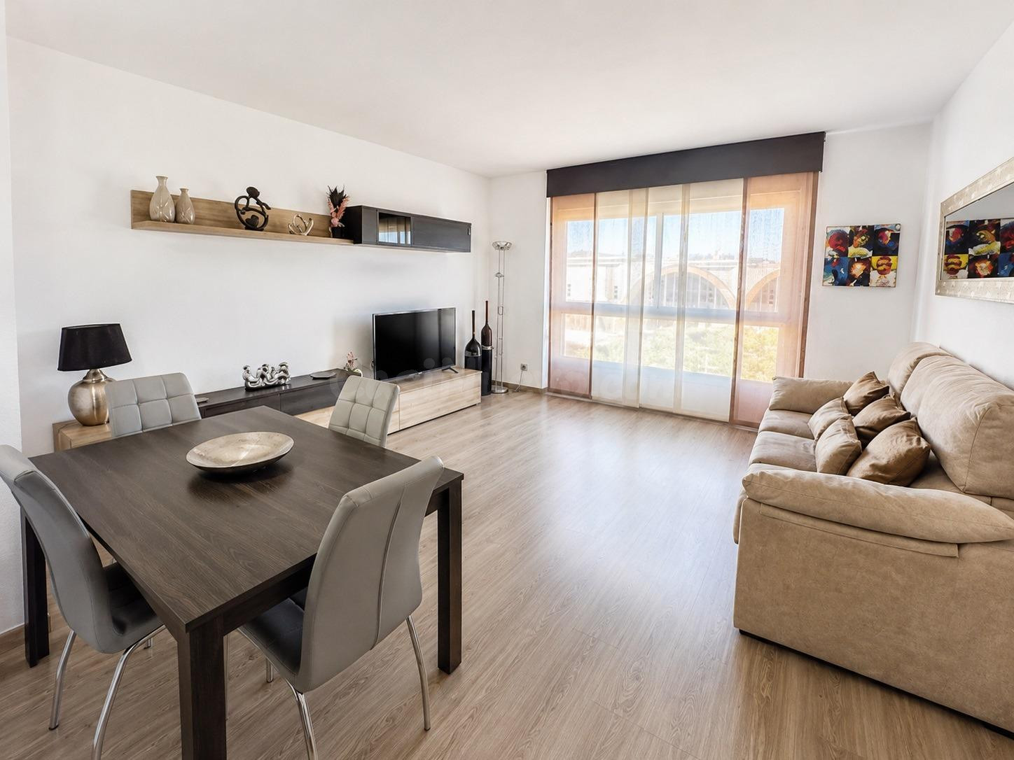 Piso de 4 habitaciones, 2 baños, 6ª planta en la Barceloneta