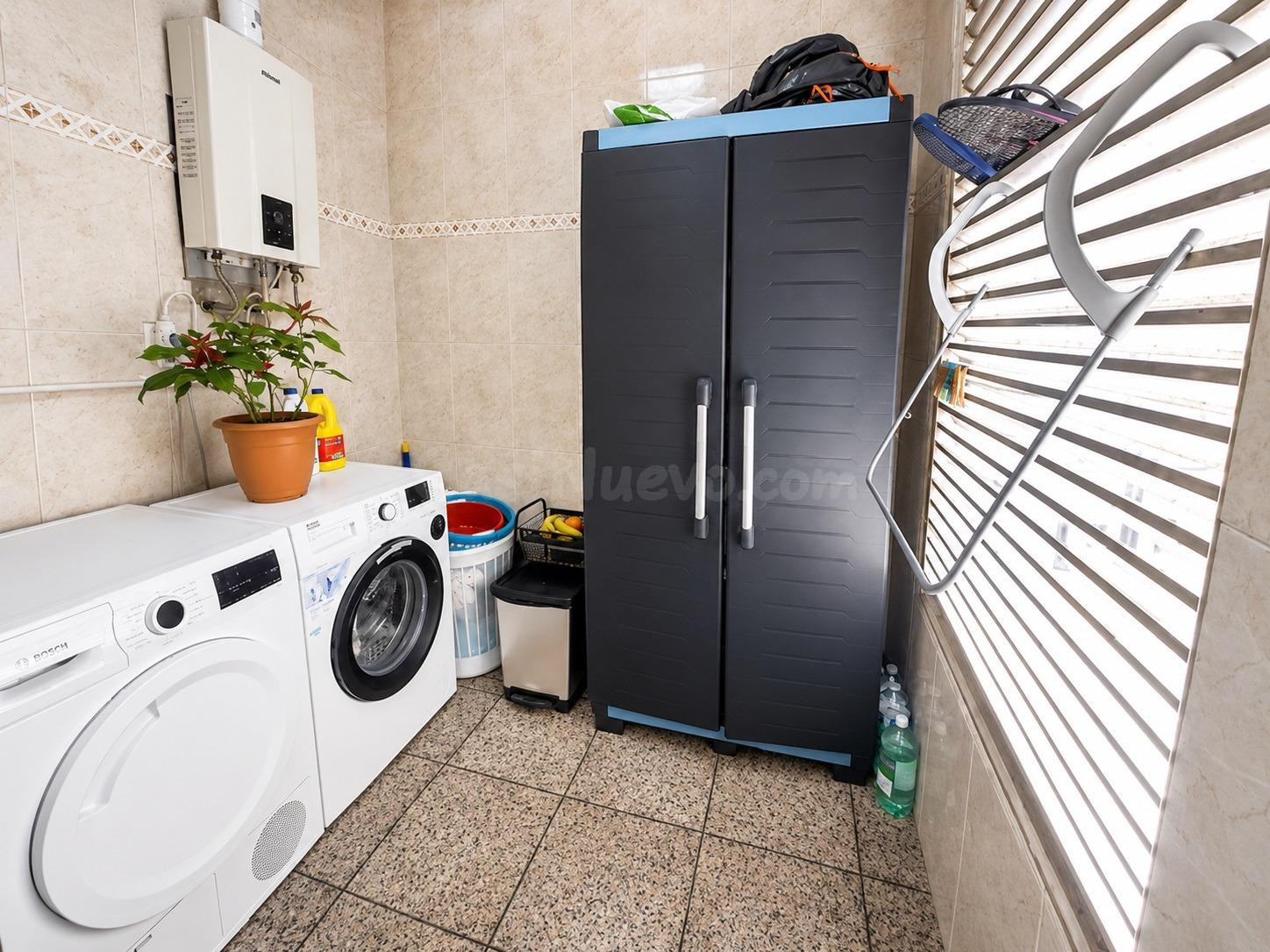 Piso de 4 habitaciones, 2 baños, 6ª planta en la Barceloneta - foto 3