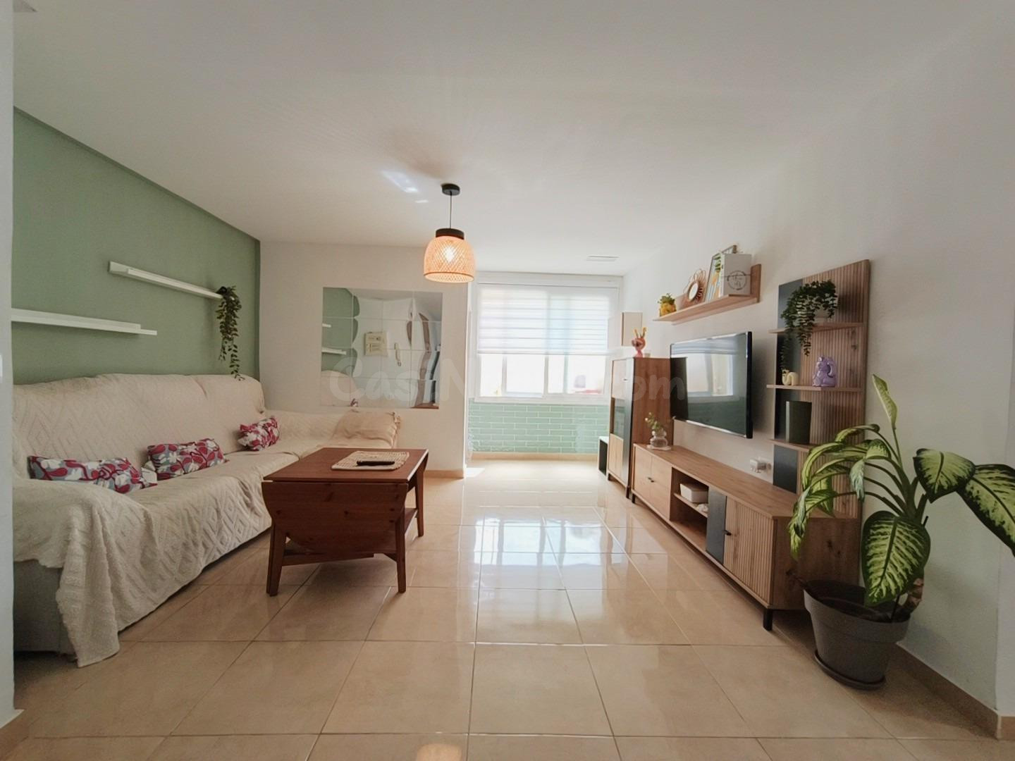VIVIENDA DE TRES habitaciones CON TERRAZA TECHADA. - foto 3
