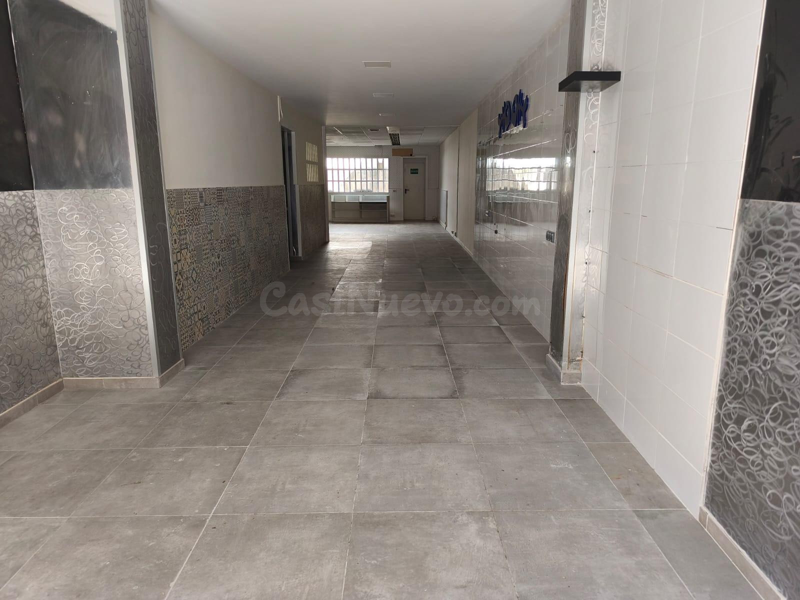 Local comercial en el centro de Olesa - foto 2