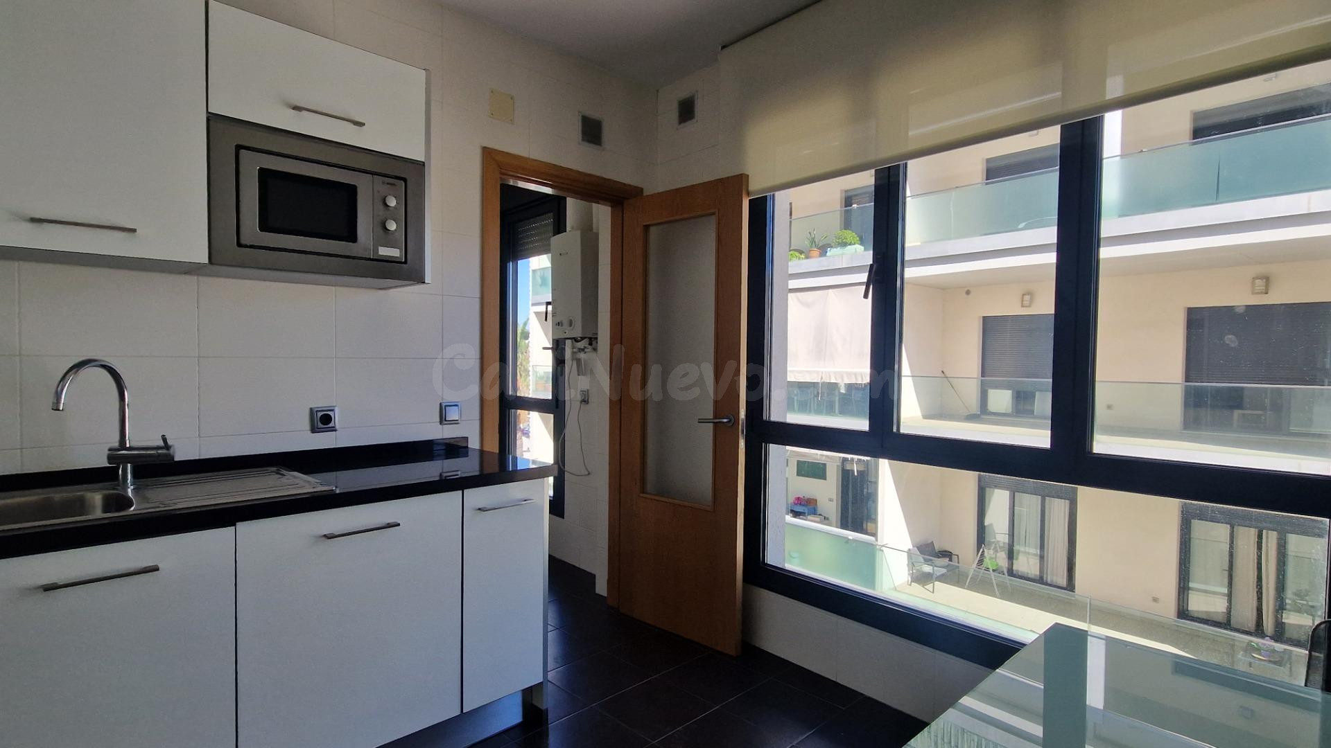 Piso con garaje en alquiler en Residencial Valdespino. - foto 2
