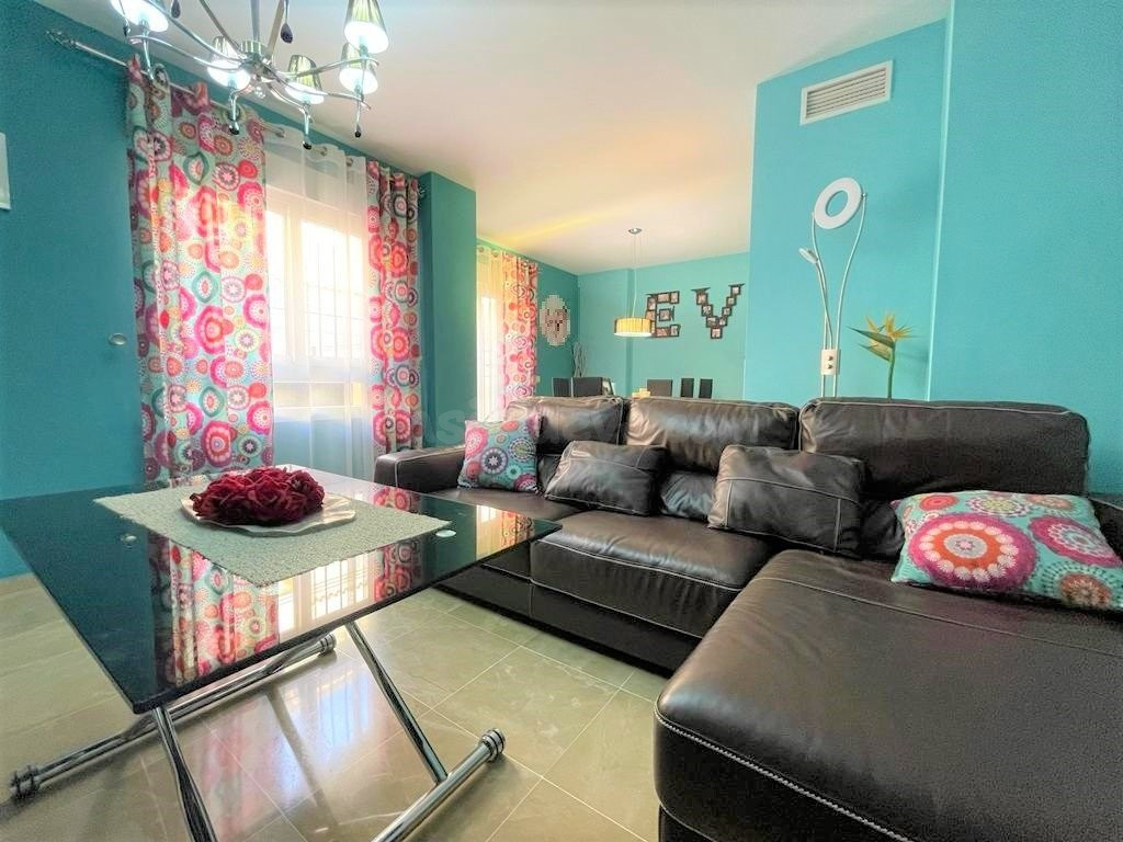 MAGNIFICA ADOSADA EN HIPERCOR, JEREZ DE LA FRONTERA - foto 2