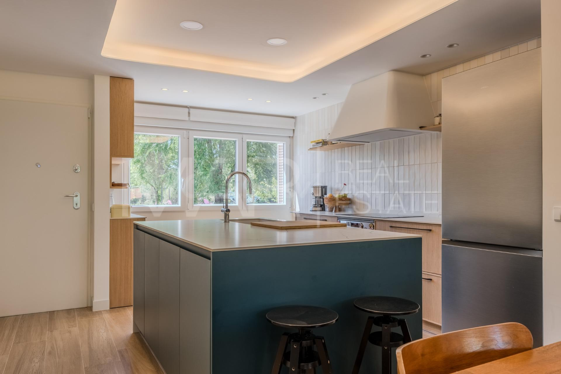 Chalet adosado recientemente reformado en urbanización con p - foto 5