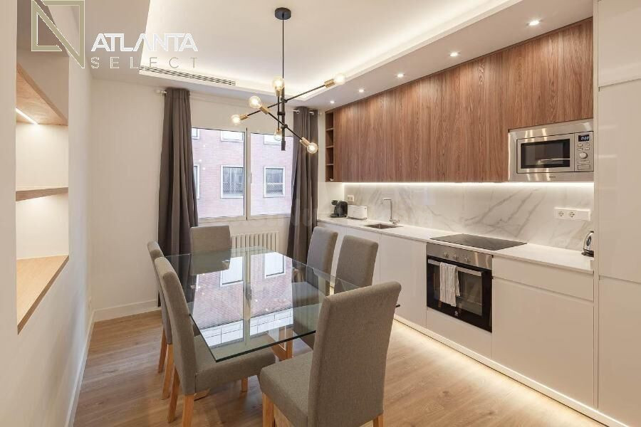 ATLANTA SELECT PRESENTA ESTE HERMOSO PISO REFORMADO A NUEVO EN LA CALLE PRECIADOS.