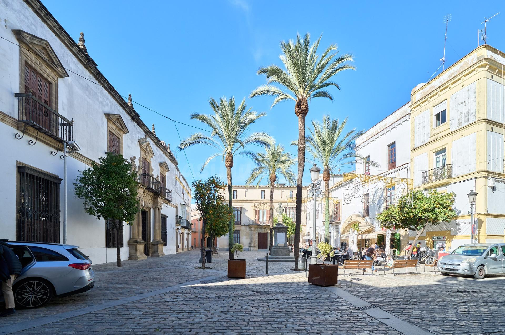 Exclusivo piso con terraza y vistas en plena Plaza Rafael Rivero – Calle Tornería