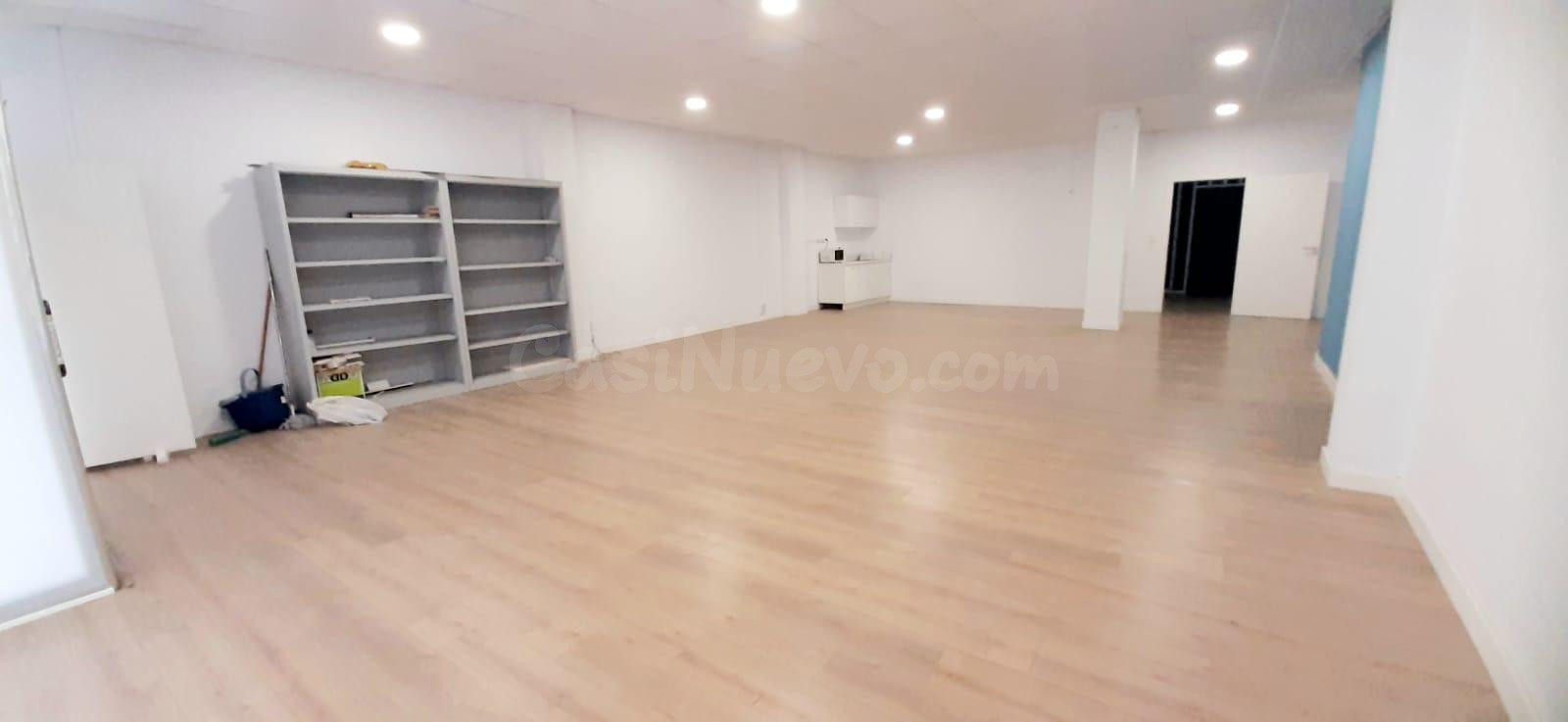 Local comercial amplio y versátil en zona estratégica con al - foto 4