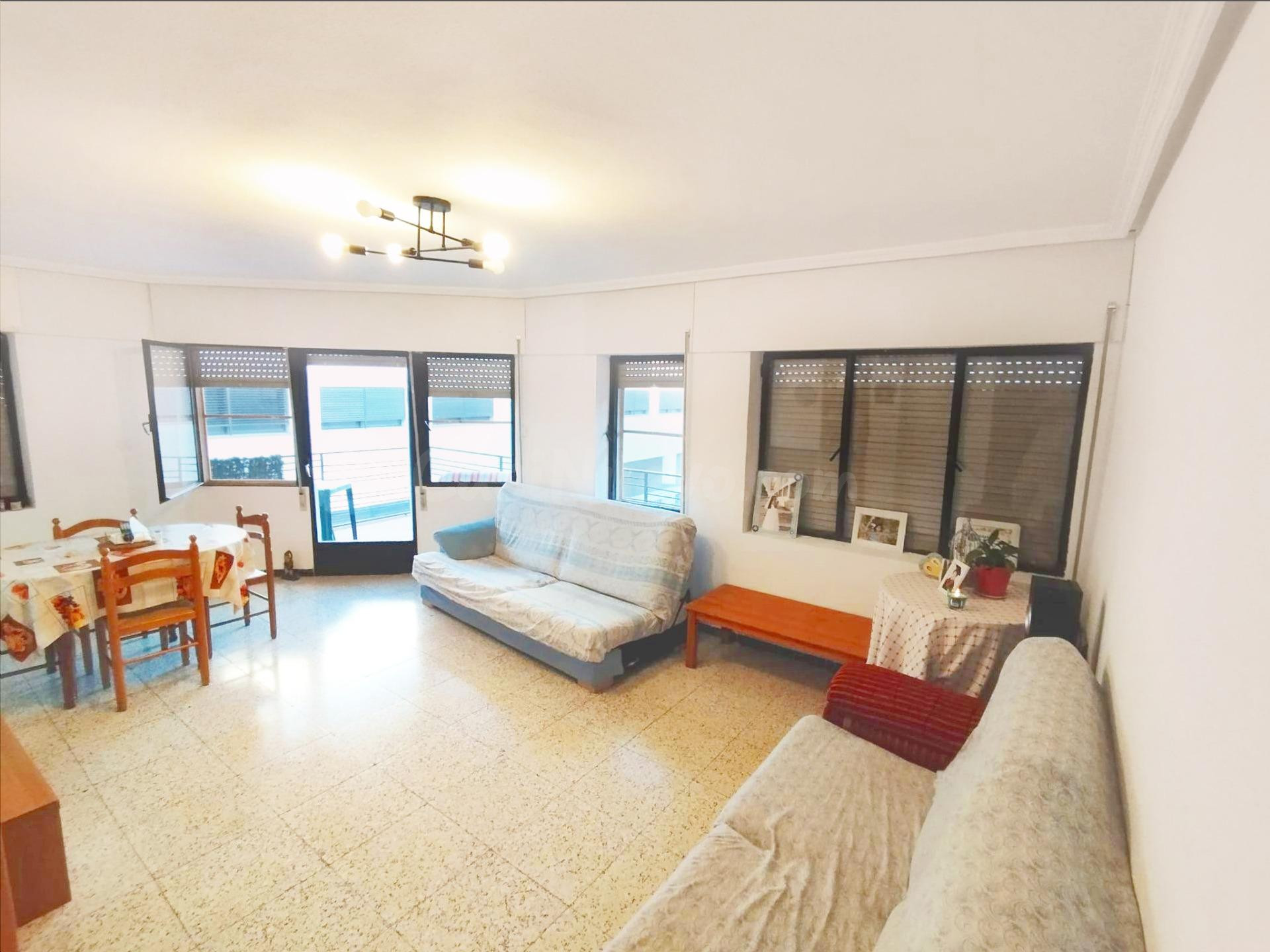 Piso amplio en San Blas – 4 habitaciones con terraza y balcó