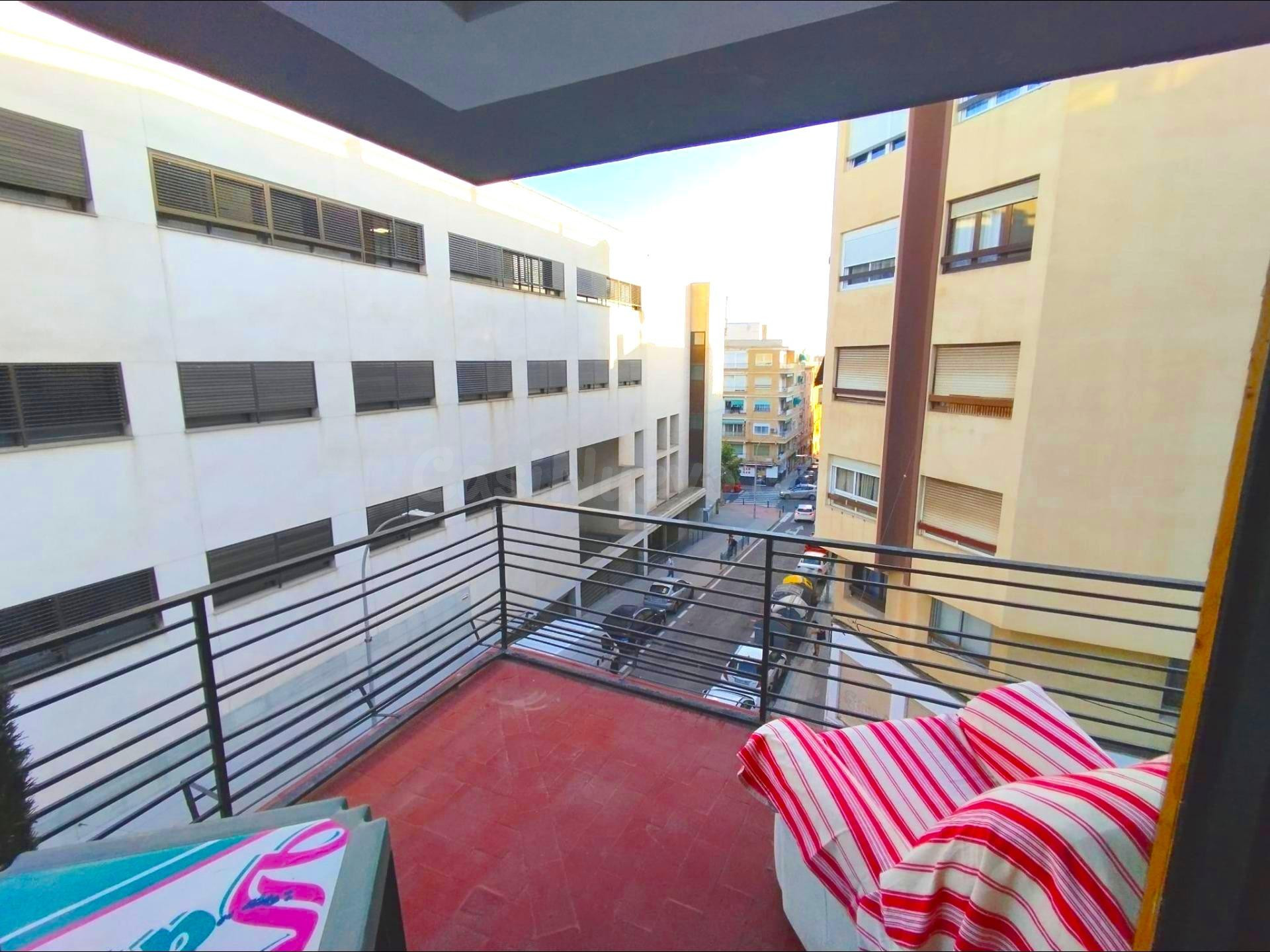 Piso amplio en San Blas – 4 habitaciones con terraza y balcó - foto 2
