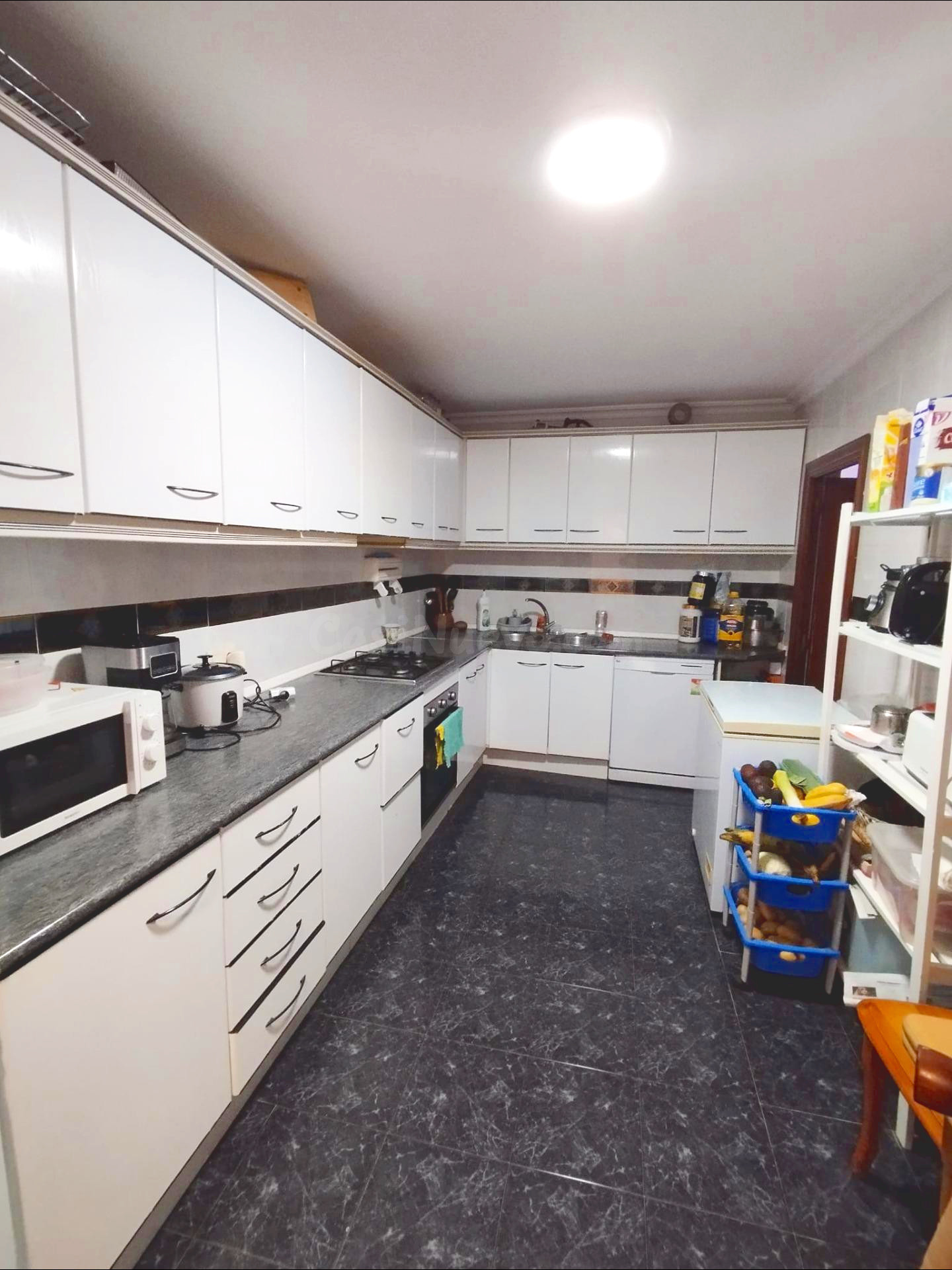 Piso amplio en San Blas – 4 habitaciones con terraza y balcó - foto 3