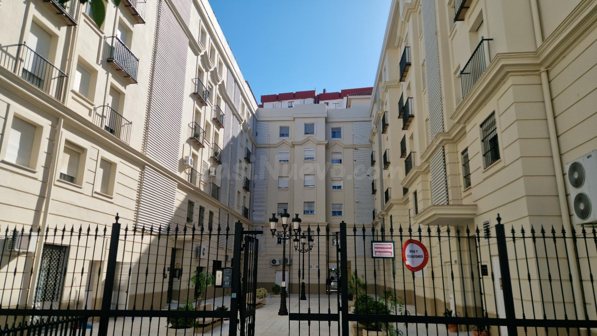 Plaza de garaje en alquiler en zona Plaza del Caballo - Edif - foto 2